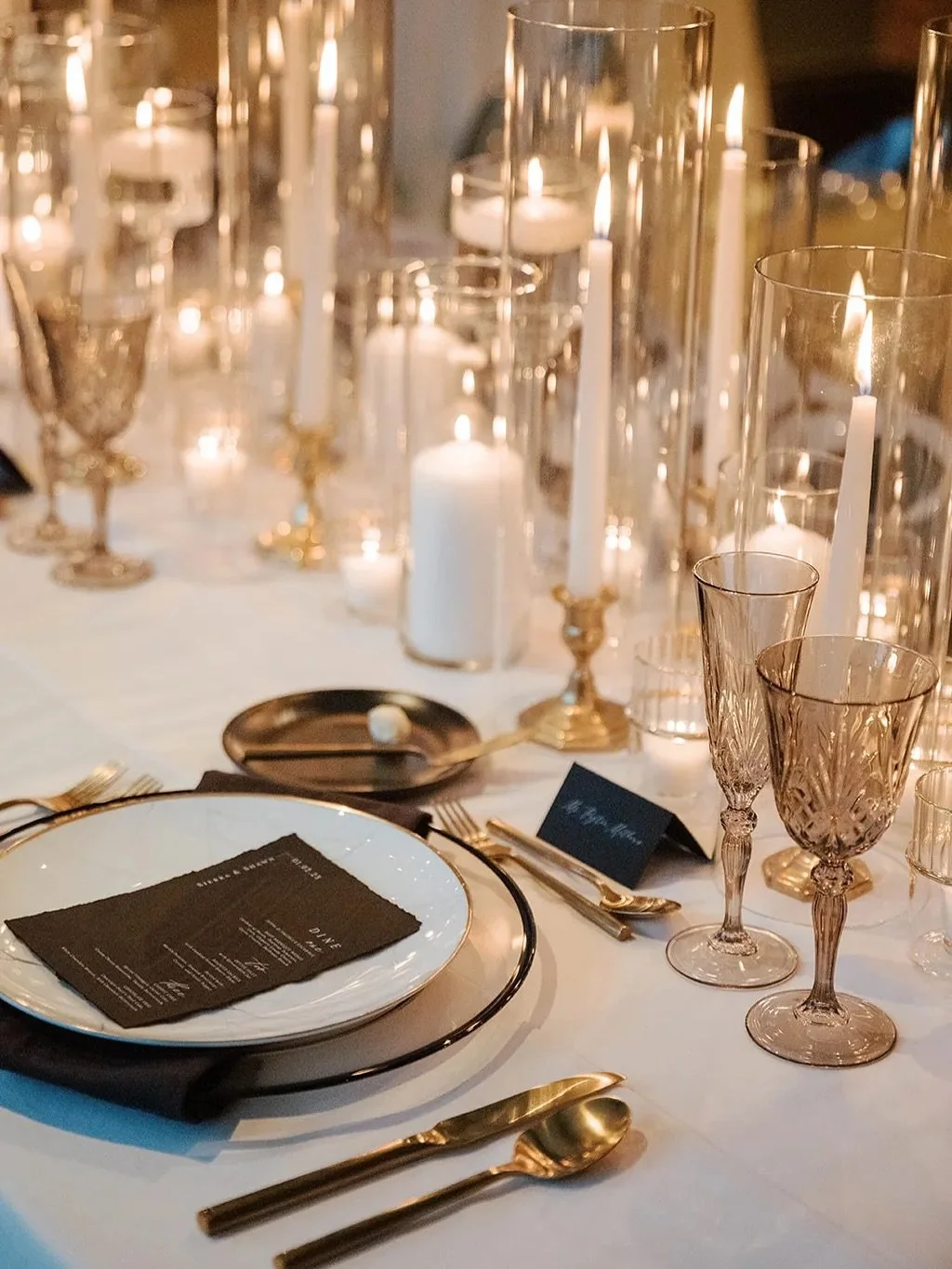 &ldquo;There were too many candles.&rdquo; - Said, no bride ever. 

This romantic tablescape for Sierra &amp; Shawn&rsquo;s celebration was absolutely breathtaking. We may never get over it. 

Planning + Design: @altardevents
Photography: @_tammicamp