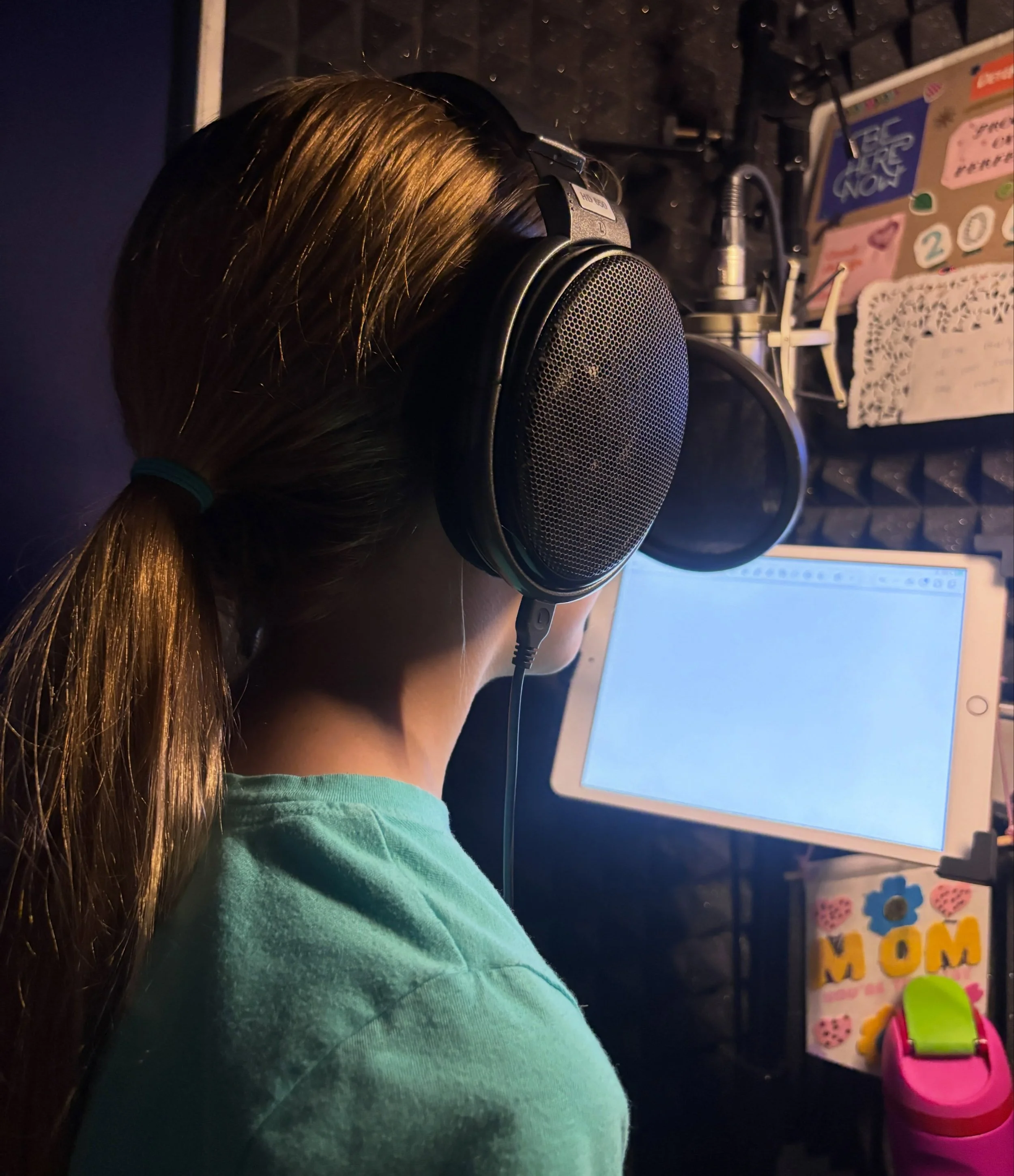Look who booked her first union VO job and had her first directed session today!  I&rsquo;m SO proud of how she handled herself and the clients were really kind.  She really gave some great reads too!

Oh and PS - I did not book the &ldquo;mom&rdquo;