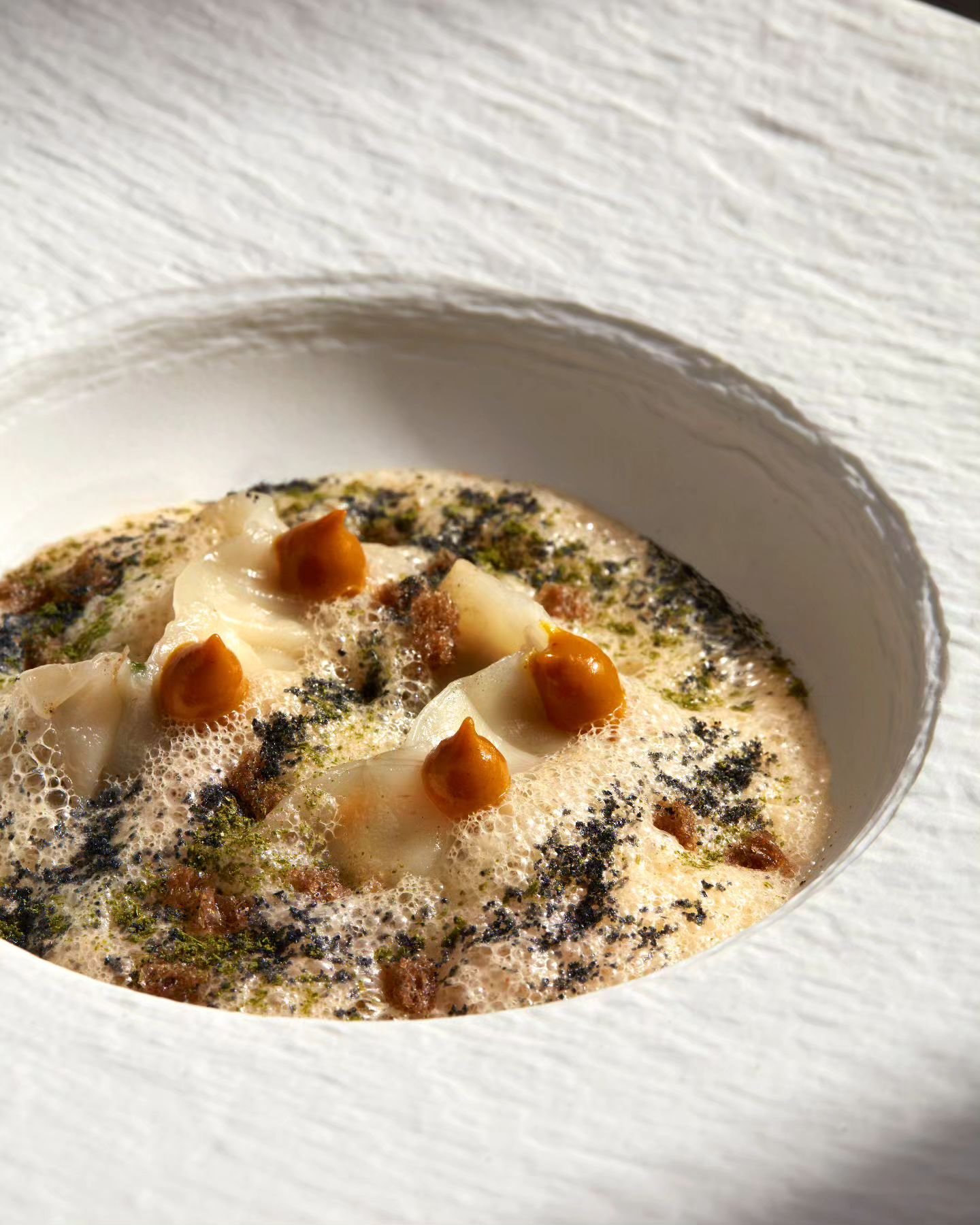 DIMSUM

Vandouvan Cr&egrave;me, Baked Aubergine, Dimsum

#roiarestaurant #michelinguide #finedininglovers #laliste1000 #worlds50best #lesgrandestablesdumonde