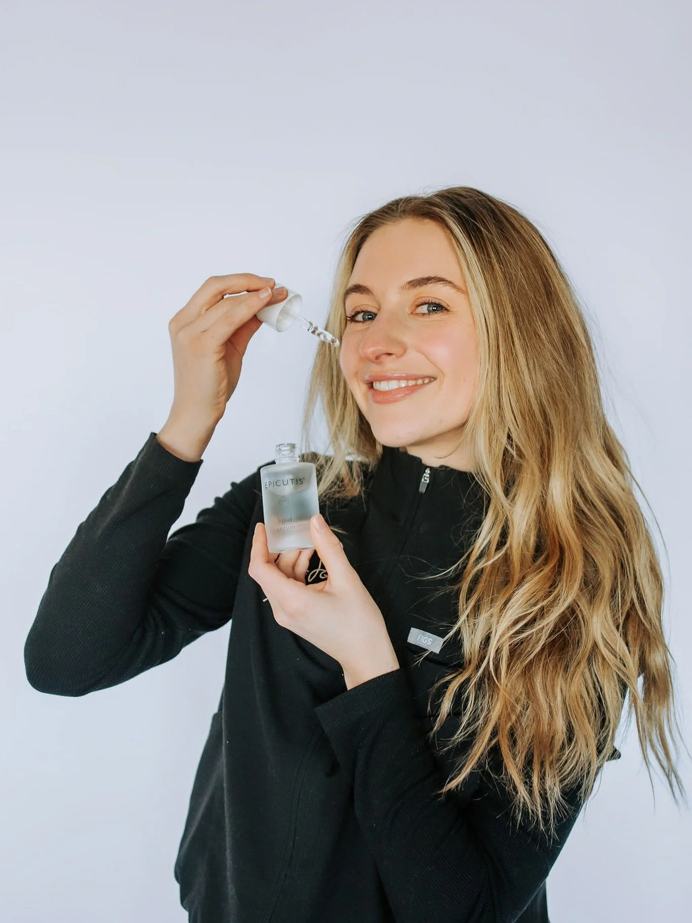 Lipid serum is all of The Aesthetic Co. employees fave 😍🙌🏽 have you tried it yet?