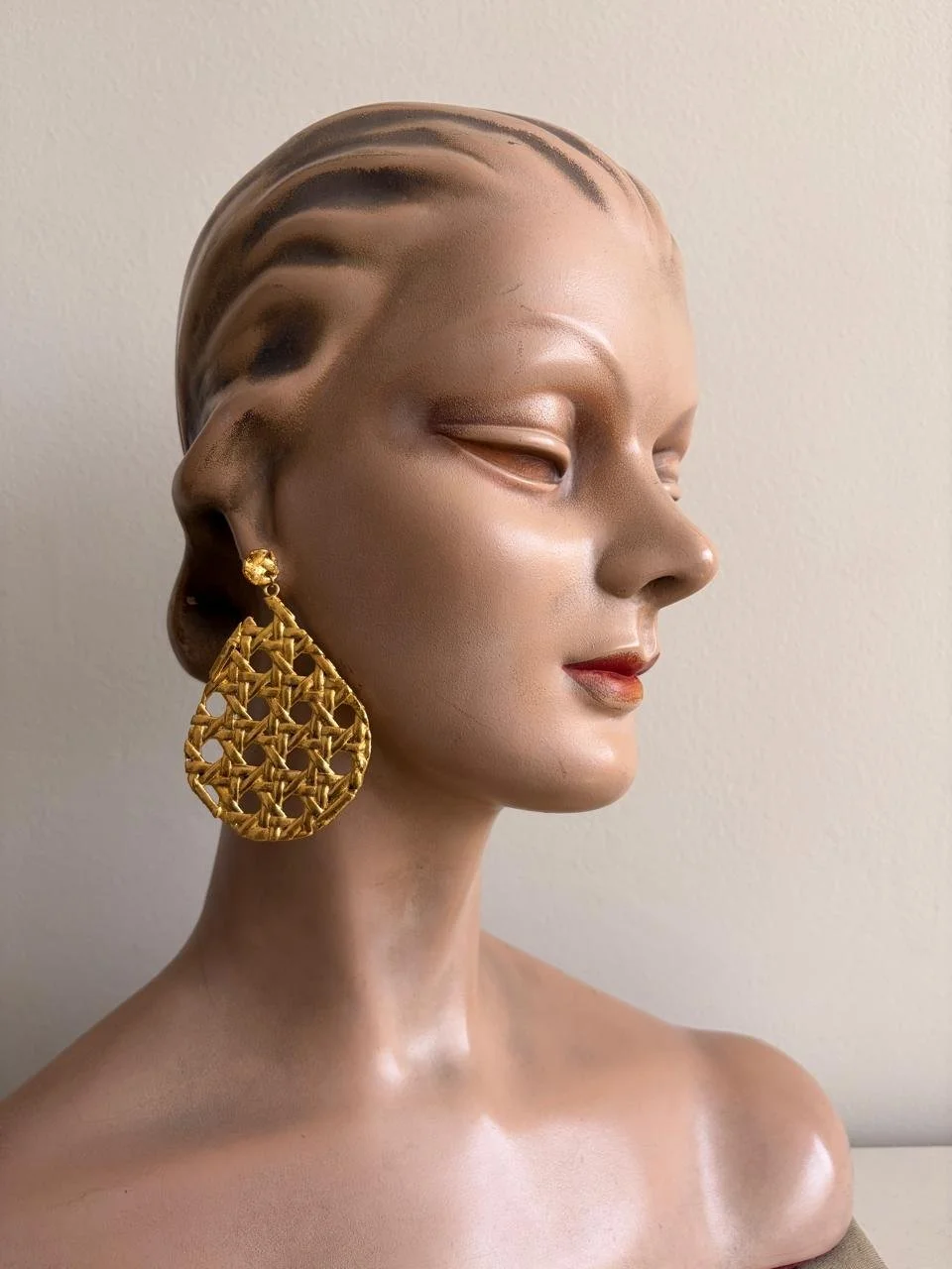 Aretes en forma de lagrima