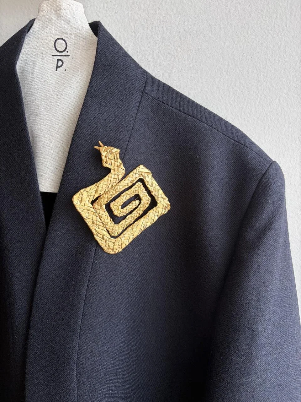 Broche de Culebra Enroscada