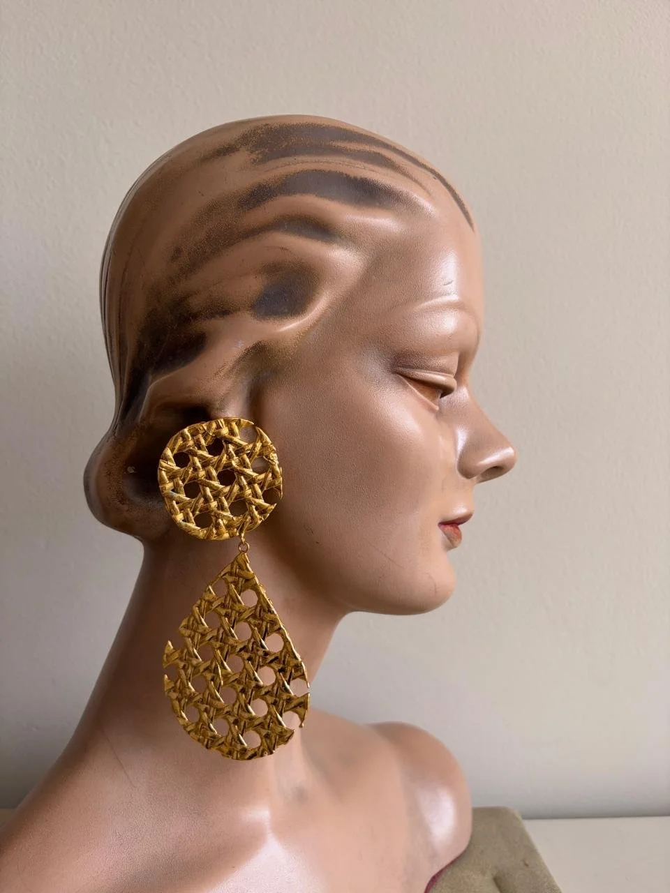 Aretes Grandes Circulares en forma de lágrima