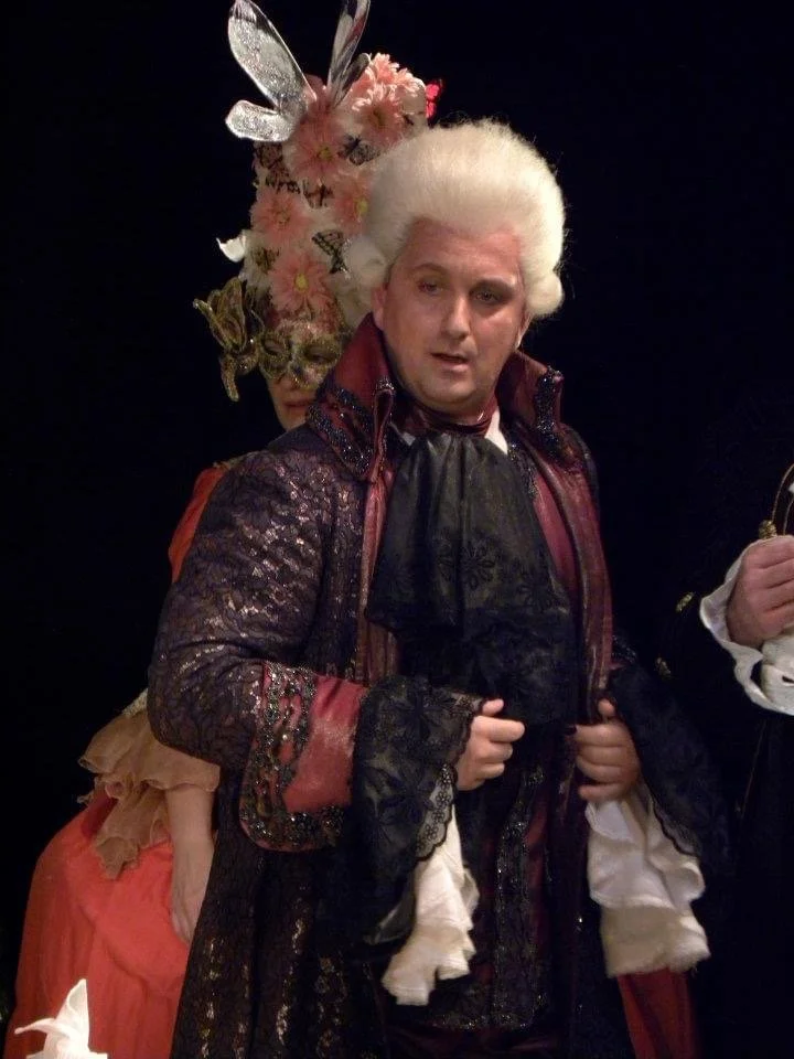 EINE NACHT IN VENEDIG, Johann Strauß II, Stadttheater Baden, "Der Herzog ist bei Matjaž Stopinšek in guten Händen. Immer ein souveräner und ironischer Darsteller, wuchs er in seiner letzten Arie stellenweise auch zum wahren tenoralen Schmelz auf." Re