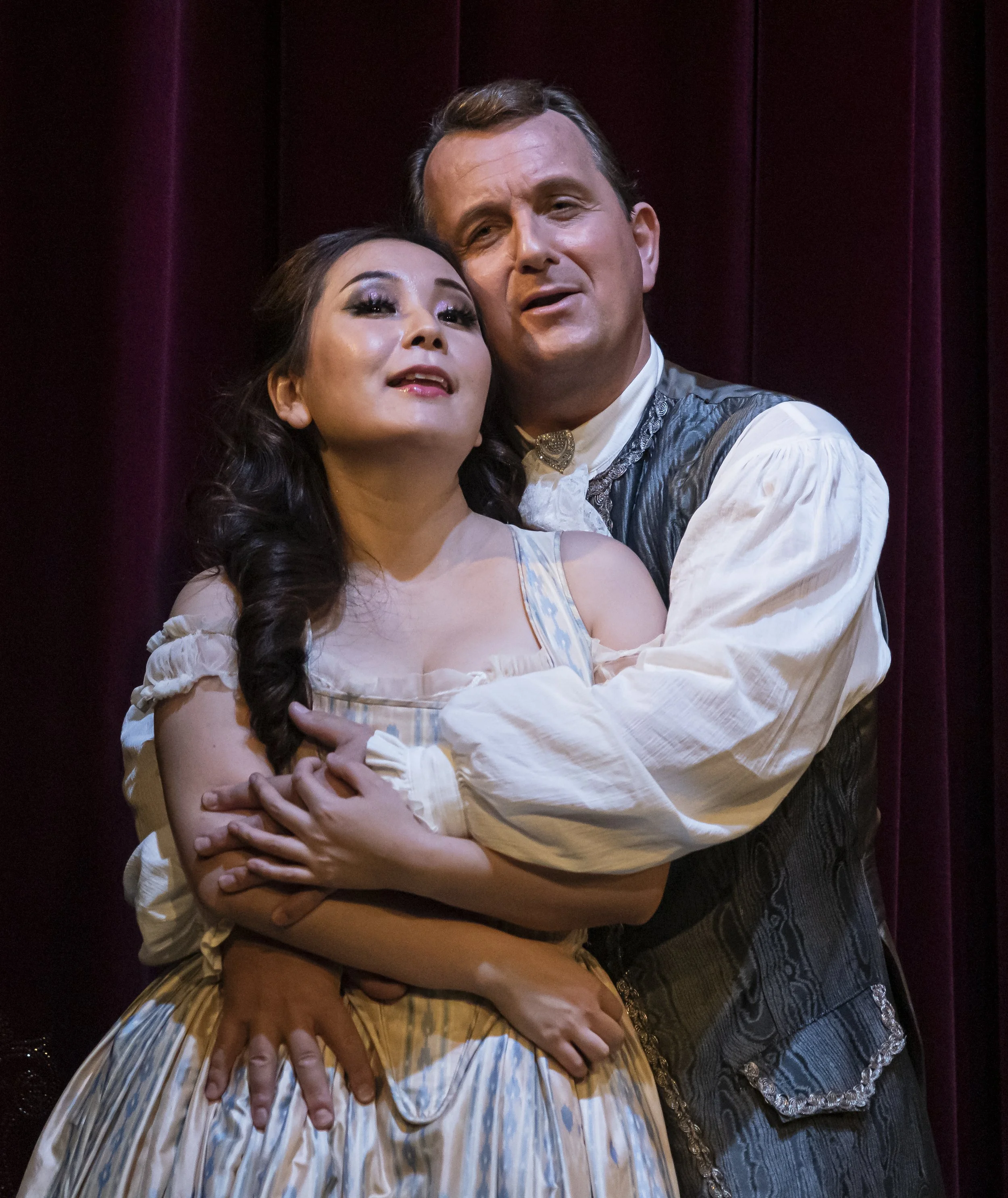 ENTFÜHRUNG AUS DEM SERAIL, W. A. Mozart, Stadttheater Baden, „Bei den Solisten machen die Koreanerin Jay Yang als Konstanze mit großem Sopran und der 'Mozarttenor' Matjaž Stopinšek als Belmonte das Zuhören zum wahren Vergnügen.“, GEFUNDEN ONLINE 
19.