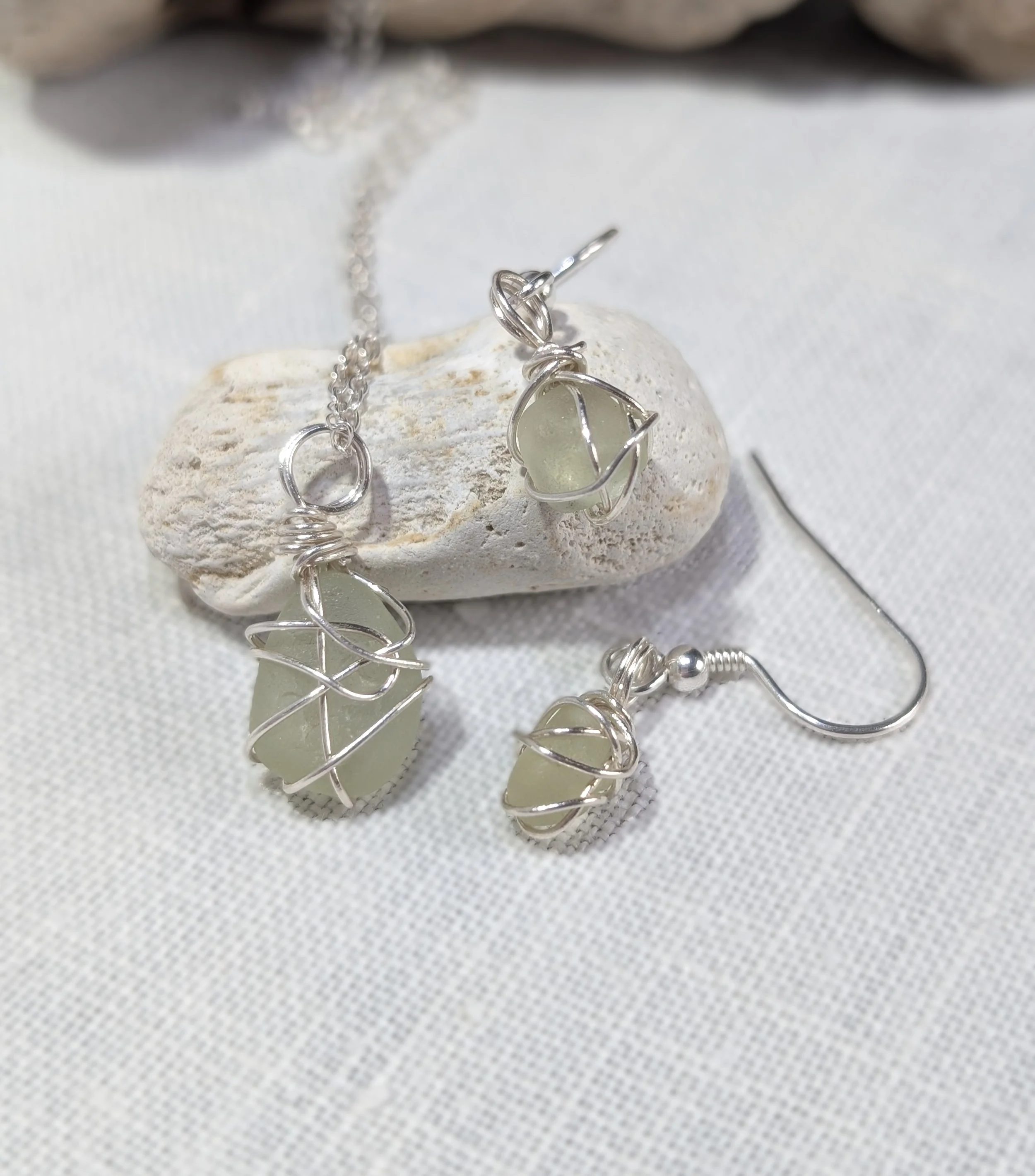 Eua-d-nil-sea-glass-necklace-earrings-set (16).jpg