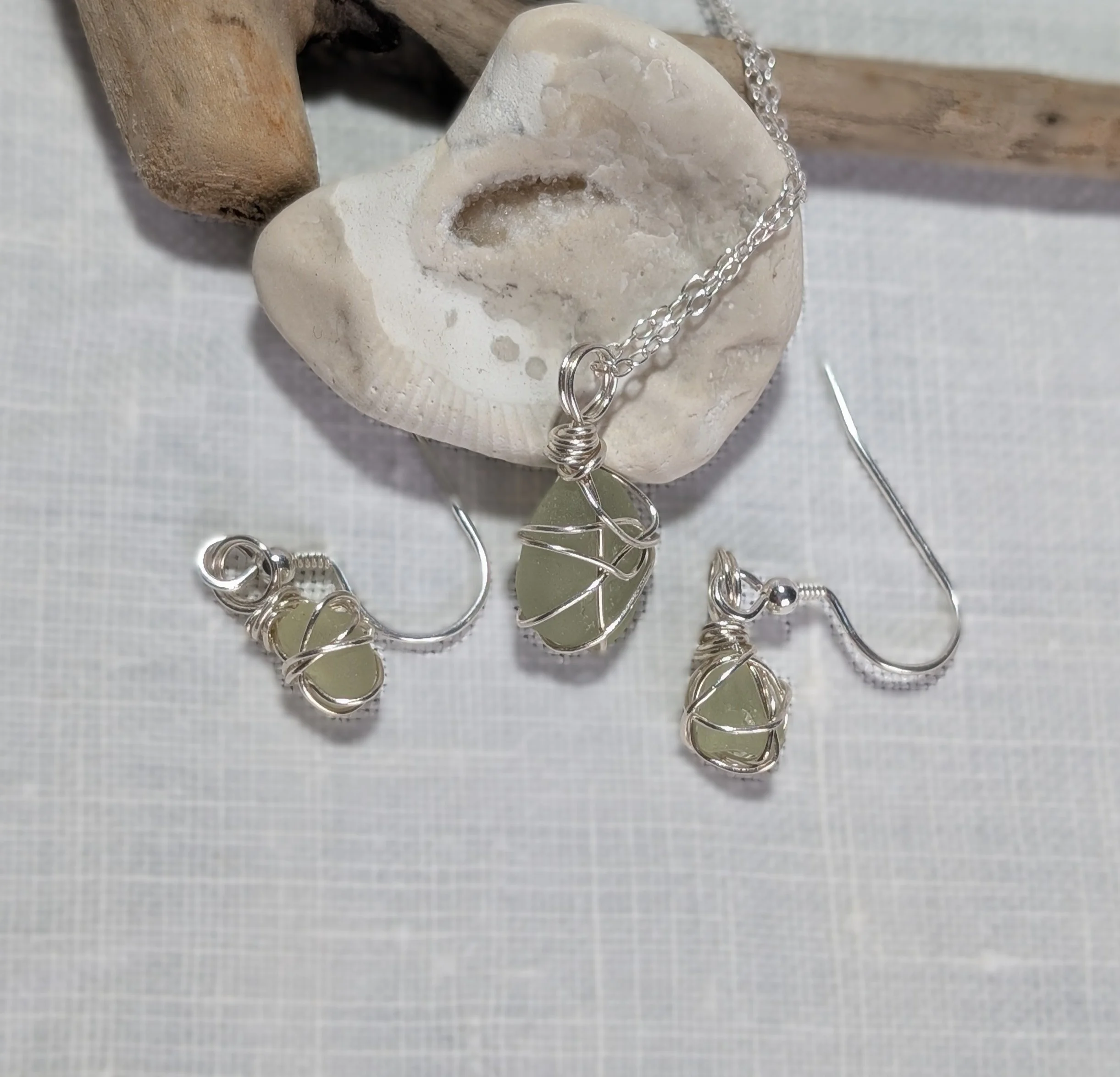 Eua-d-nil-sea-glass-necklace-earrings-set (3).jpg