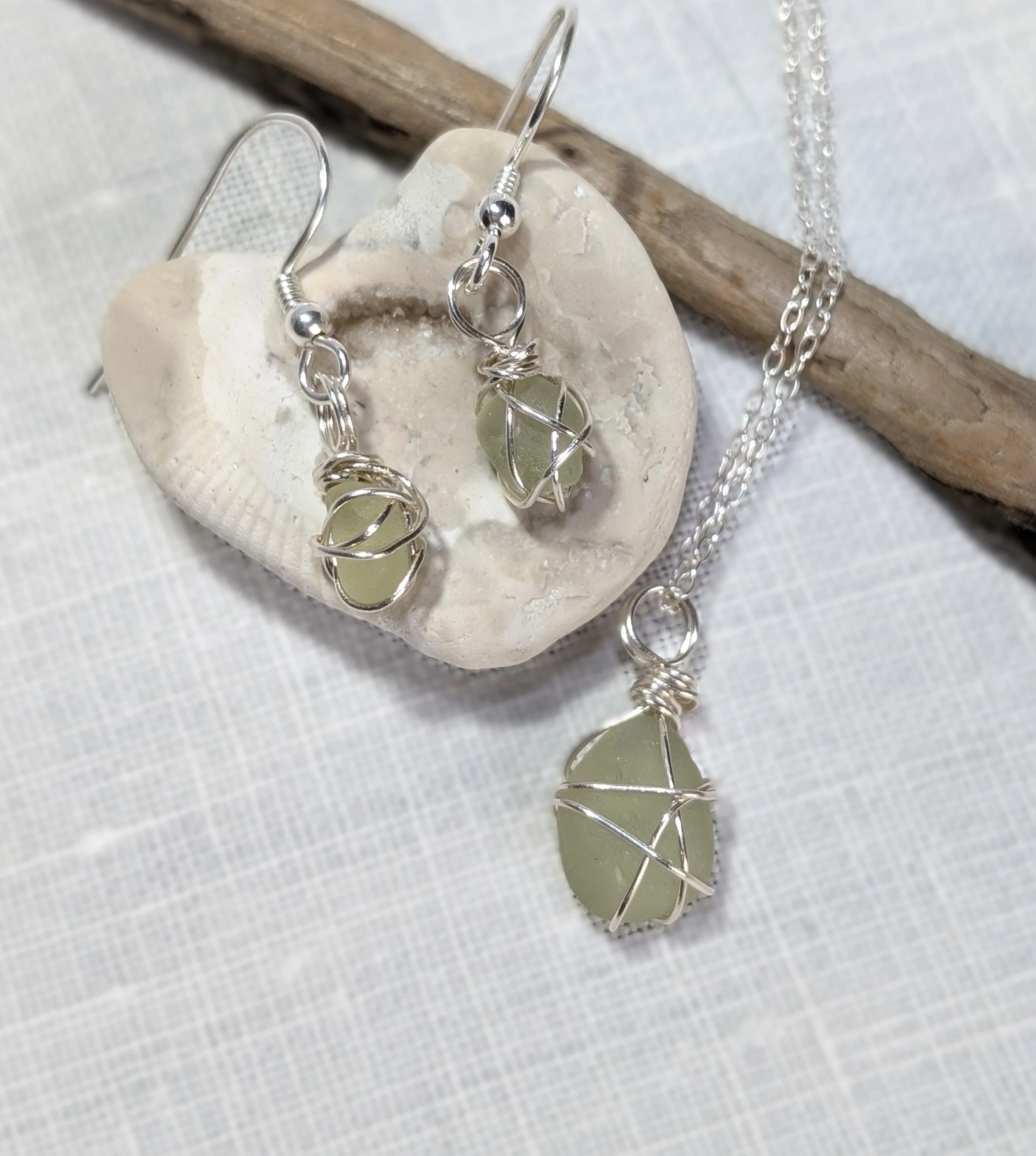 Eua-d-nil-sea-glass-necklace-earrings-set (7).jpg