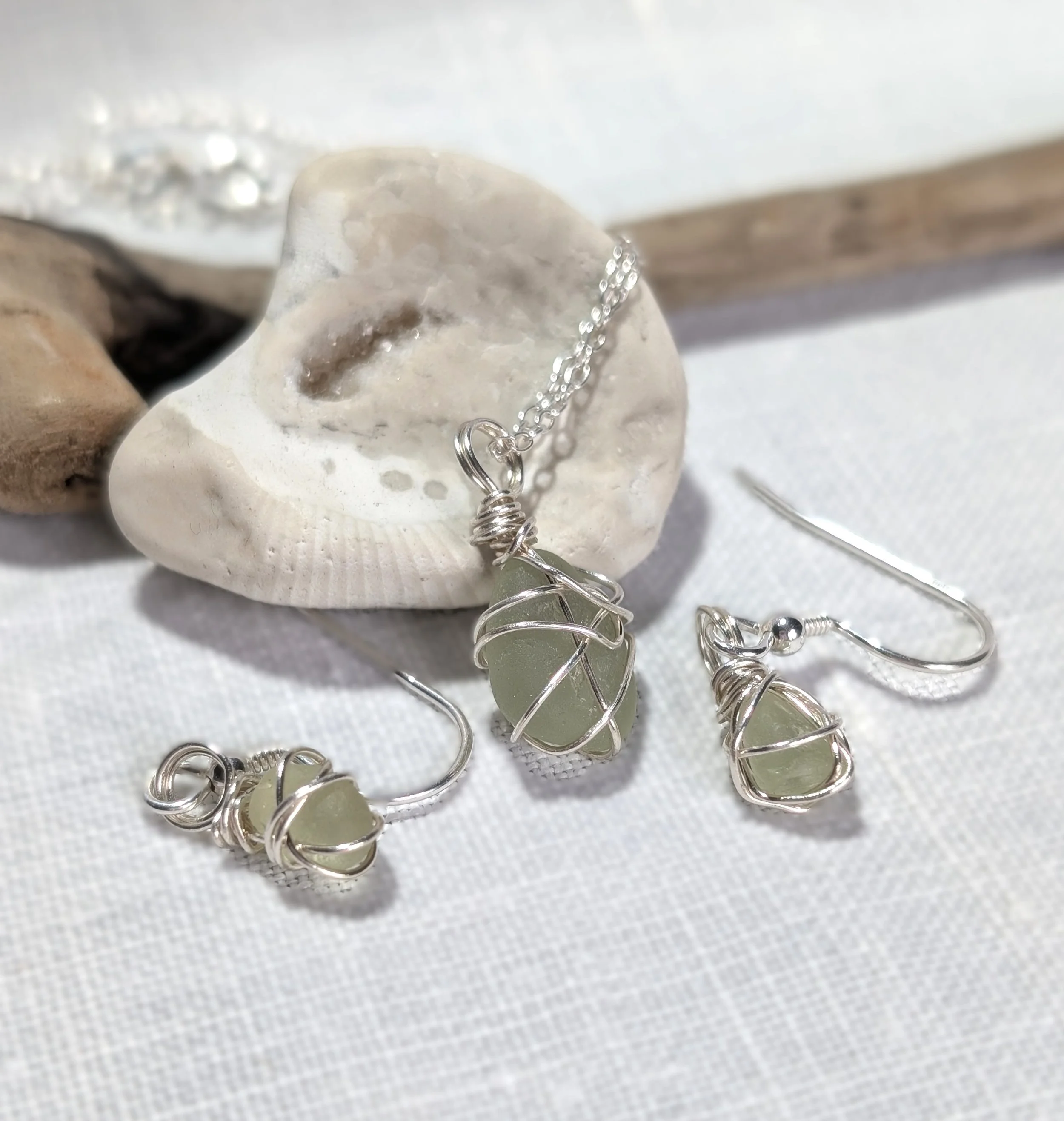 Eua-d-nil-sea-glass-necklace-earrings-set (2).jpg