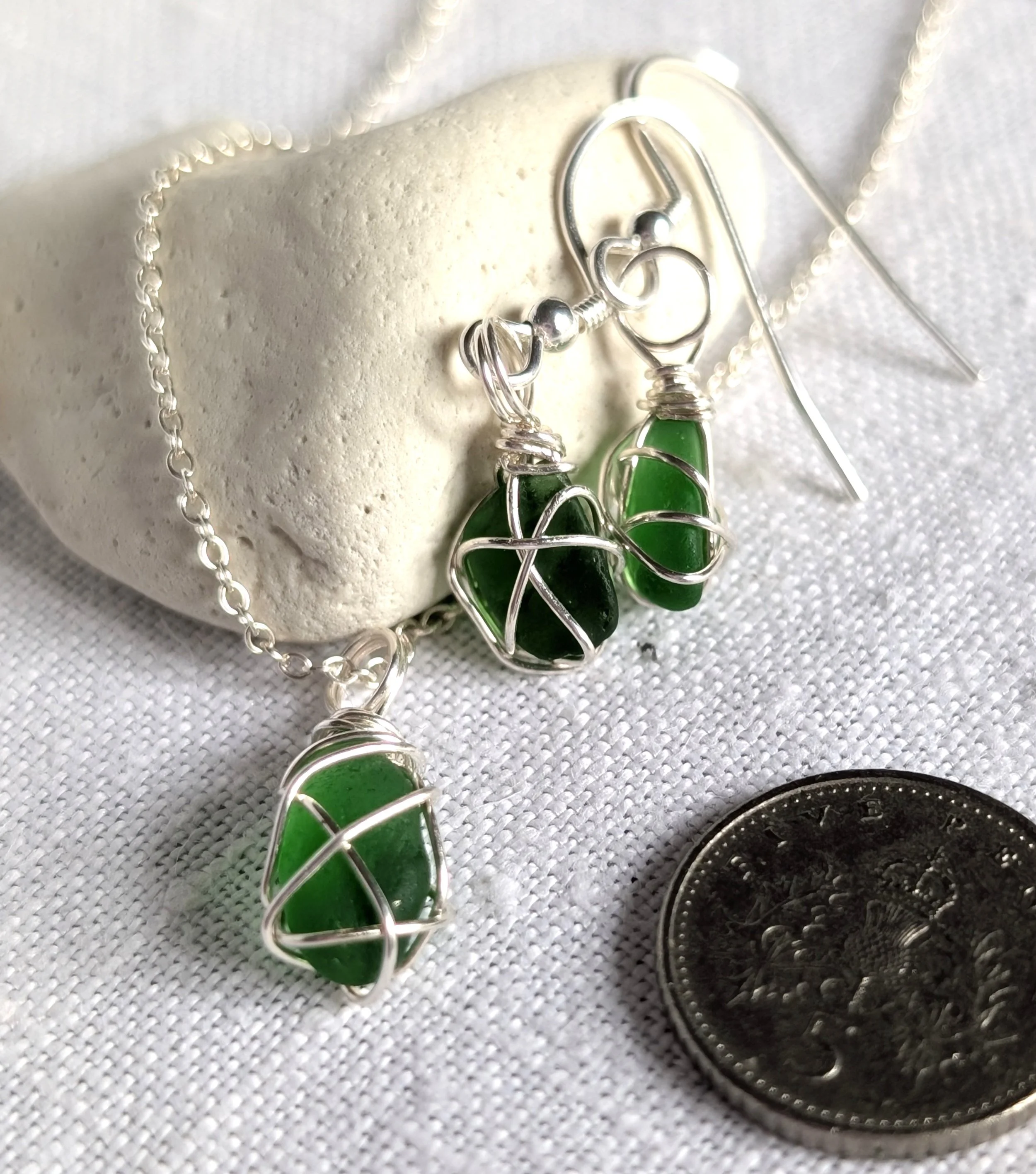 Bright Emerald-Green-Sea-glass-neklace-earrings-set (4).jpg