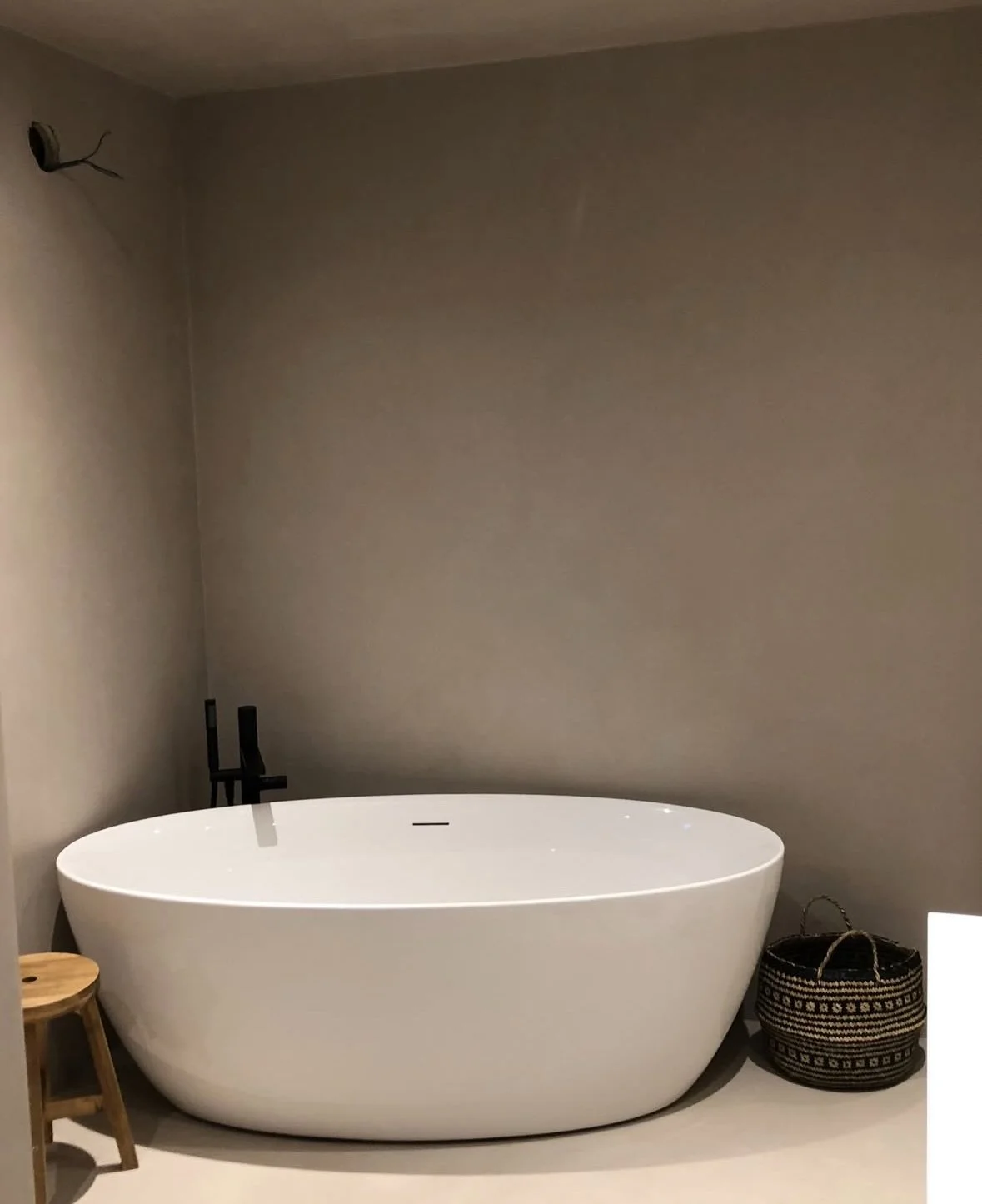 Another expertly completed project using 100% waterproof Micro-Quartz by @forcrete_ 

What makes Forcrete different to other materials on the market?

Forcrete is a highly innovative, 100% waterproof, wall and floor coating. Perfect for bathrooms, we