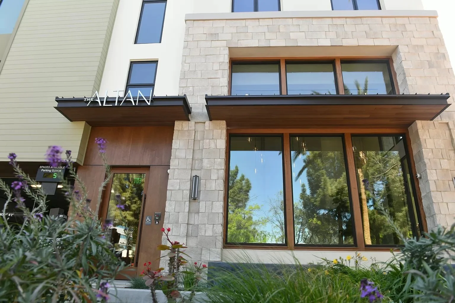 5be3386077c06ee4690c25e786b6a6ad-uncropped_scaled_within_1536_1152 copy.jpg