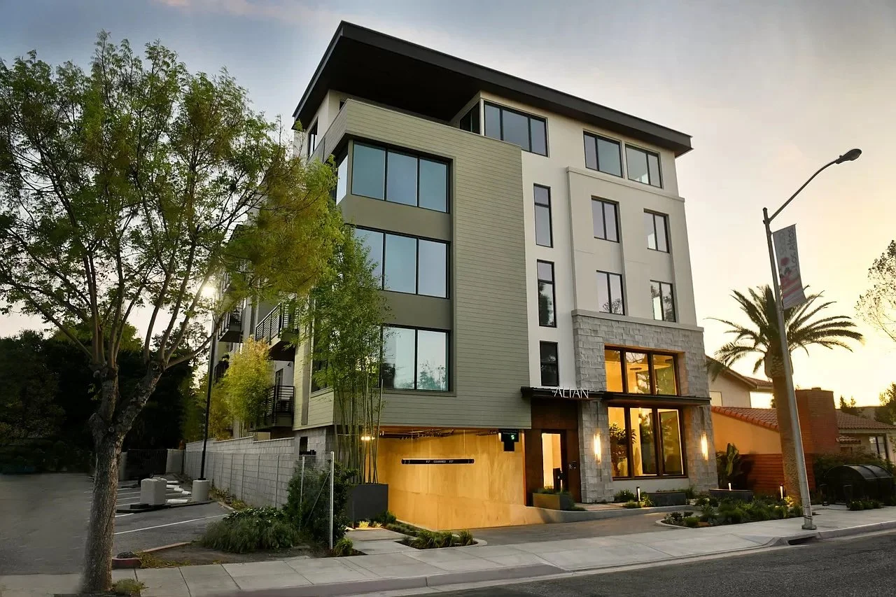 8719c626b29ae3d15cf7f516f2cd8fe5-uncropped_scaled_within_1536_1152 copy.jpg