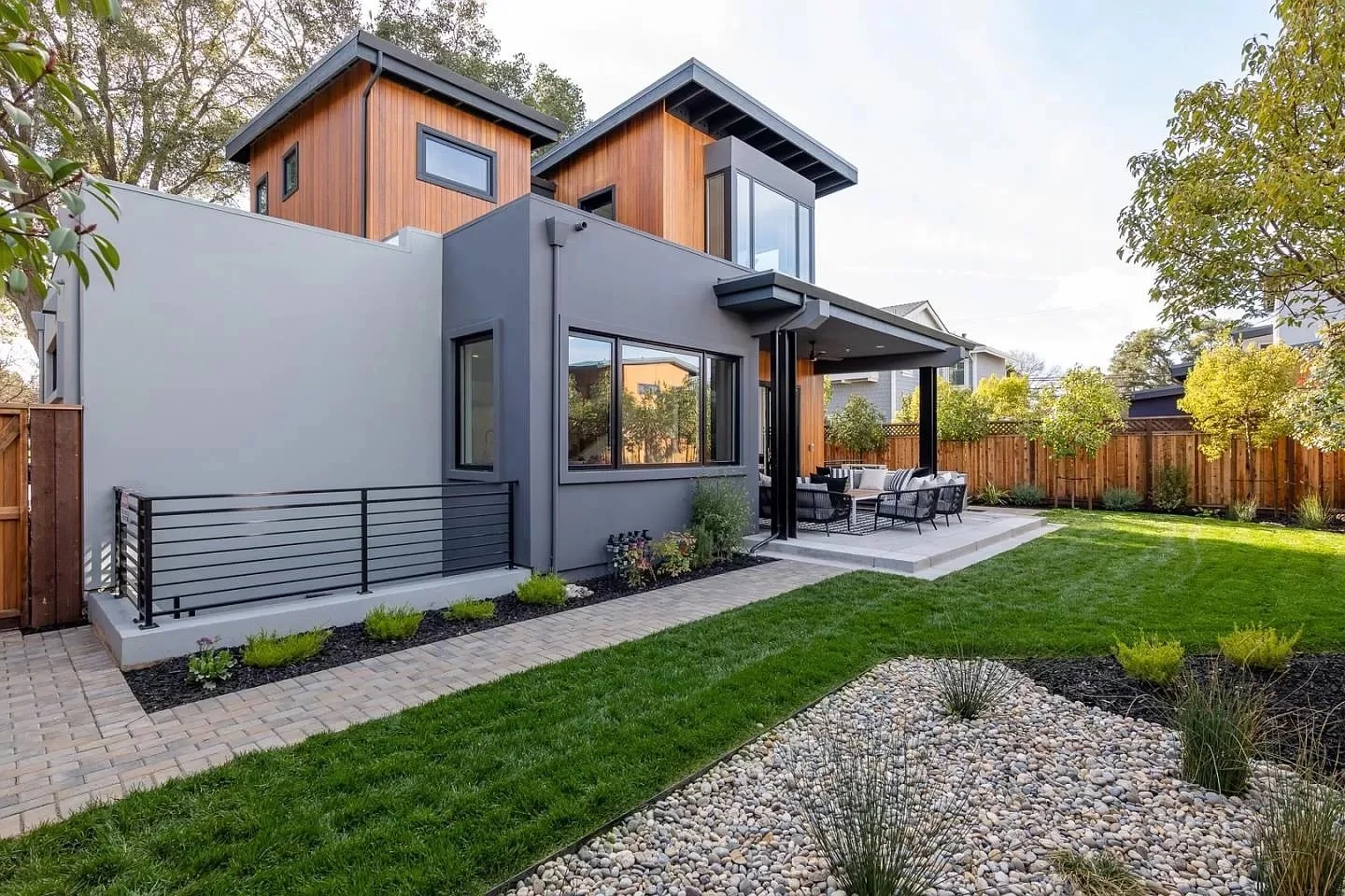 f31c1fbdb3ccfde6dadf71d3d2382fe3-uncropped_scaled_within_1536_1152 copy.jpg