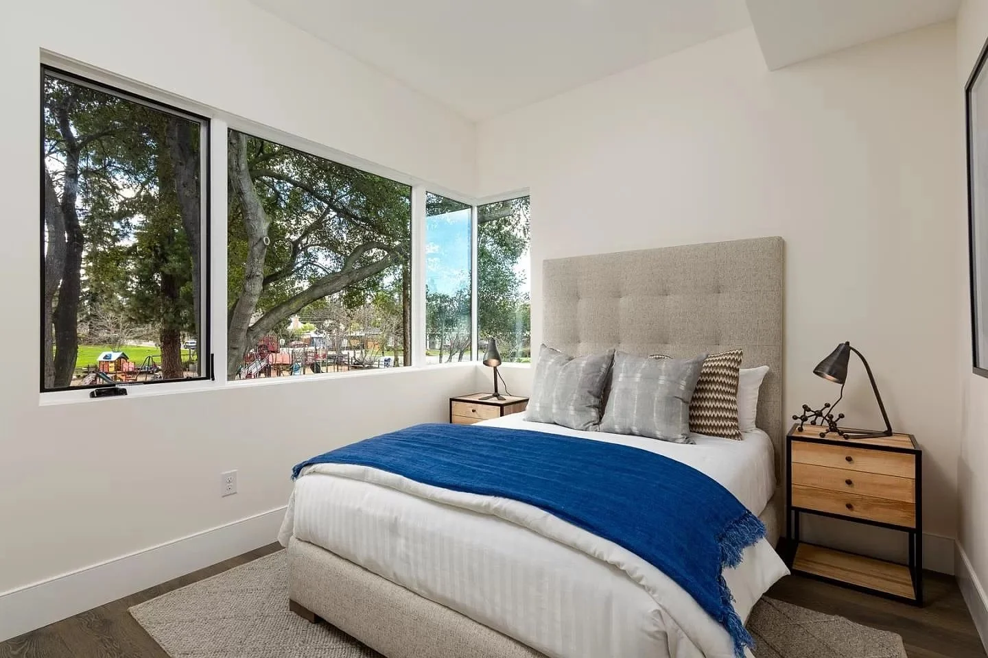 fe3a68ba852f2c070dd40863b437b064-uncropped_scaled_within_1536_1152 copy.jpg