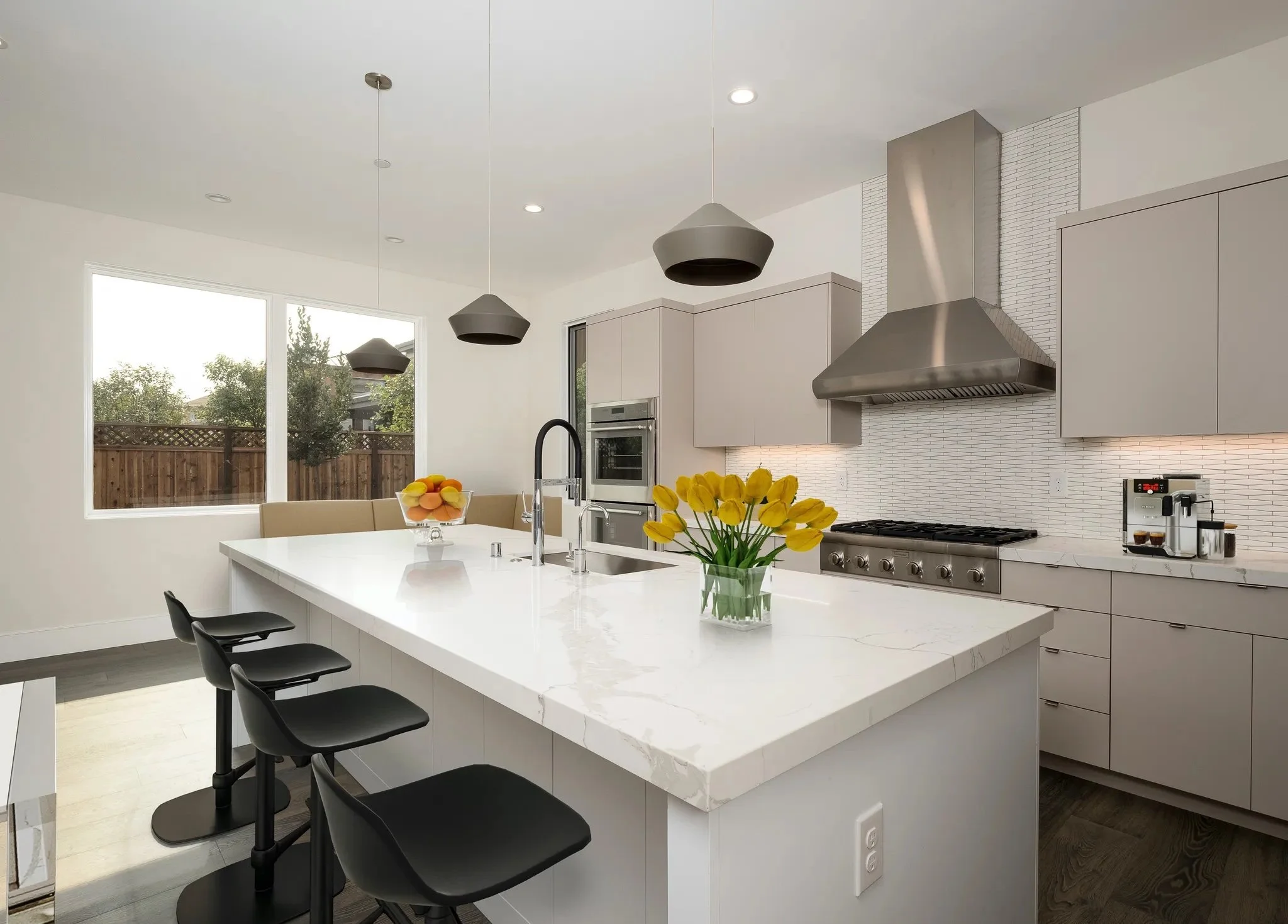 23a5127c3ea5d004b6bb8c3ce4d4506bl-b1309694894rd-w2048_h1536 copy.jpg