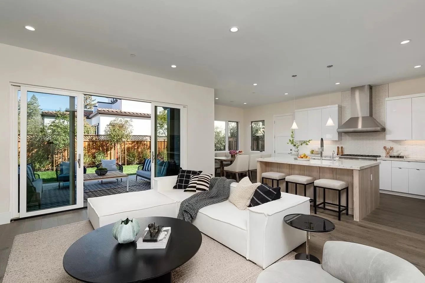 10aa2e82094a0179df3040c2a7a6f5fc-uncropped_scaled_within_1536_1152 copy.jpg