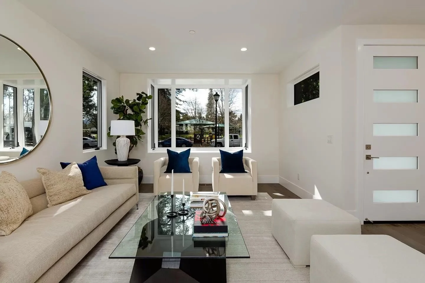 f6fa6c17e1ad06321477db4bfaa0aa09-uncropped_scaled_within_1536_1152 copy.jpg