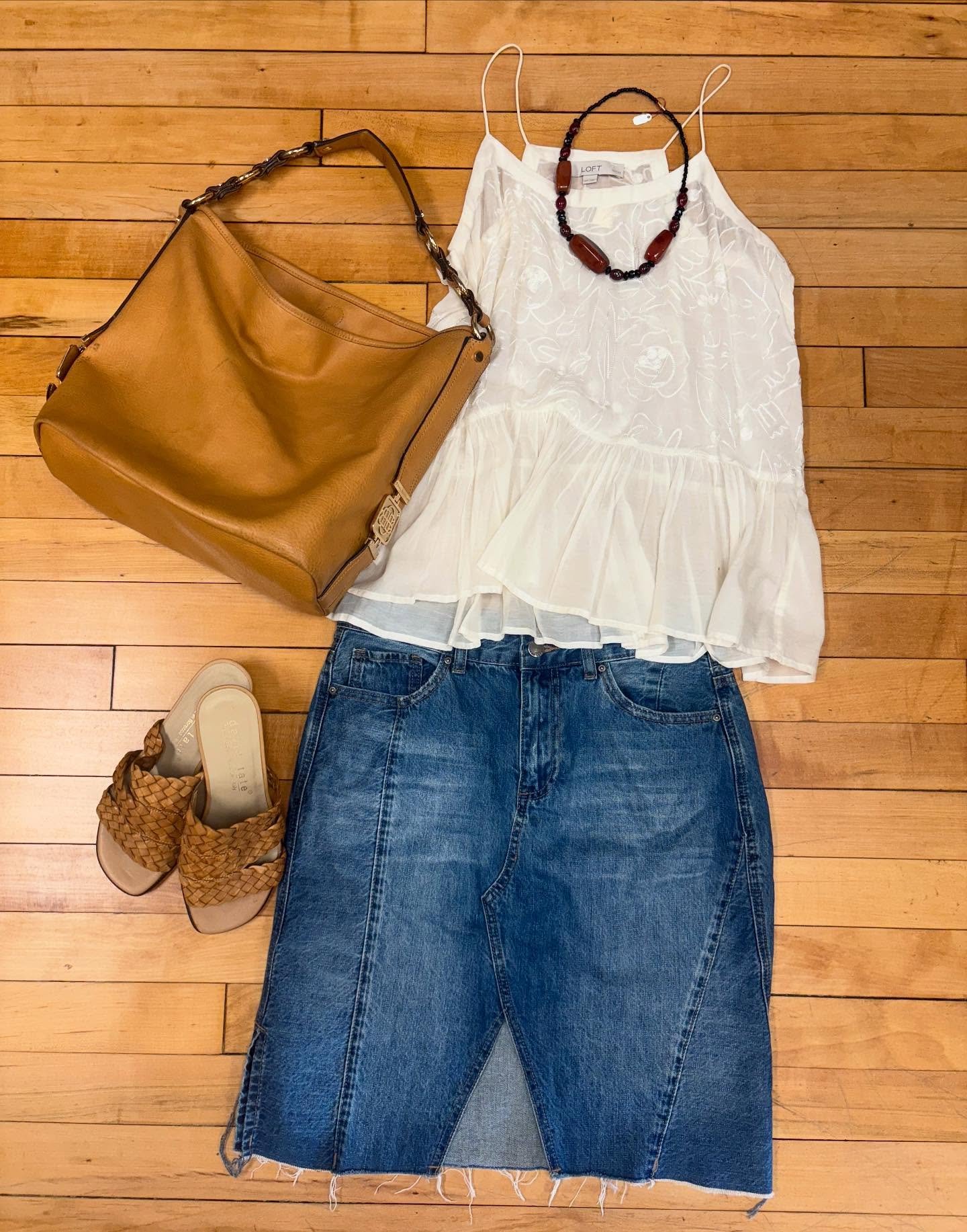 All sun, smiles, and style over here! 😁

Ann Taylor Loft shirt, size MP
Velvet Heart Denim skirt, size M
David Tate Shoes, size 6.5
Banana Republic Bag

RFS hours 🌈
Tues 10-1
Thur 4-6
Fri 1-5
Sat 10-1