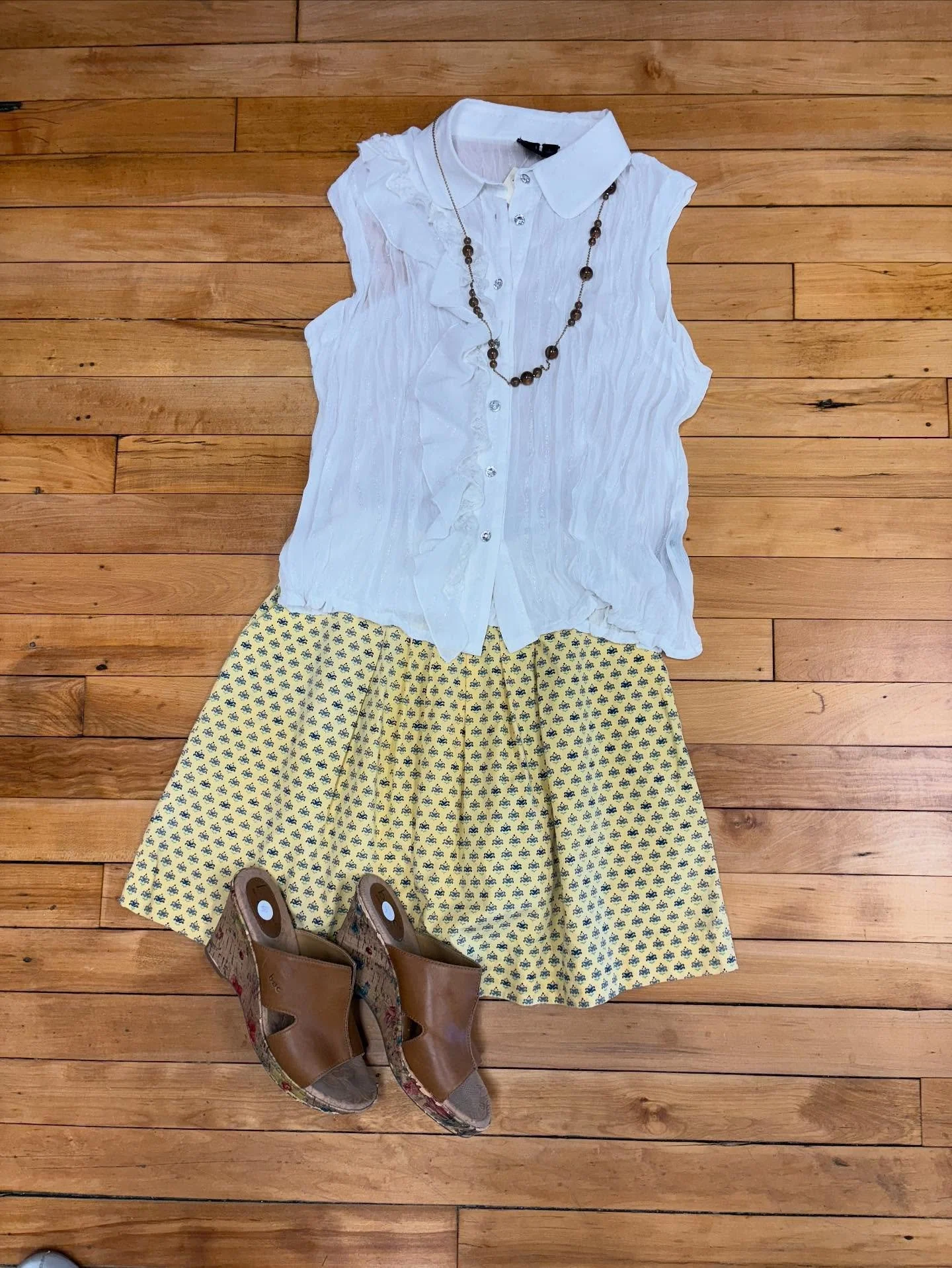 Ruffles ✅
A fun skirt ✅
Something shiny ✅
All the ingredients for perfect outfit are right here&hellip; come on in! 

Milano shirt, size L 
John Meyer skirt, size XS
Born Shoes, size 8

RFS hours 🌈
tues 10-1
thur 4-6
fri 1-5
sat 10-1