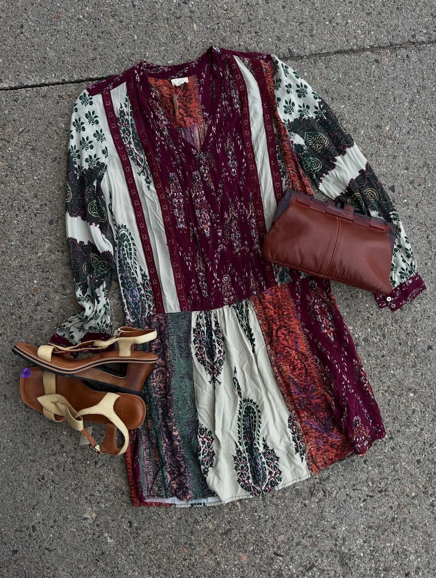 Summer silhouettes with a fall feel 🍂

Tiny Brand dress
Gentle Souls heels
Vintage unbranded clutch 

RFS Hours ⭐️
Tues 10-1
Thur 4-6
Fri 1-5
Sat 10-1