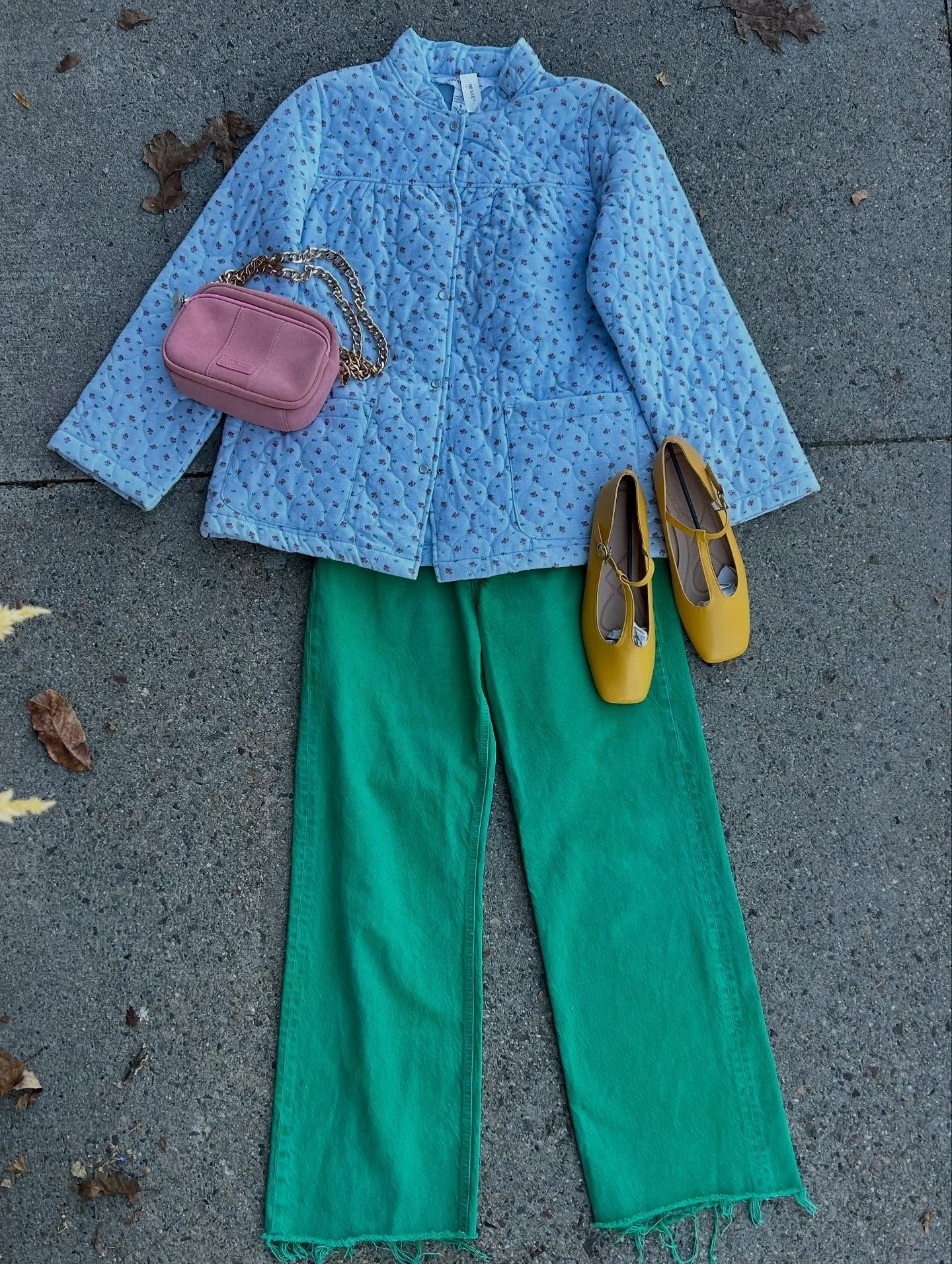 Fun fall fit! 🌞

Vermont Country Store jacket - size small
Zara jeans - size 6
Unbranded flats - size 41
Pom Pom suede bag

RFS Hours ⭐️
Tues 10-1
Thur 4-6
Fri 1-5
Sat 10-1