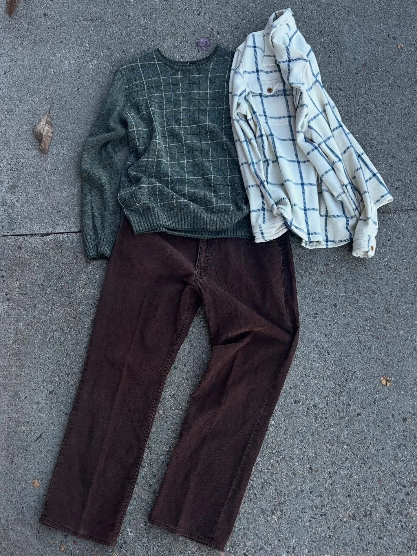 Structured knits, rich colors, and easy layers 🍂

Van Heusen sweater - size M 
L.L. Bean flannel - size XL
Gap corduroys - size 36x30

RFS Hours ⭐️
Tues 10-1
Thur 4-6
Fri 1-5
Sat 10-1
