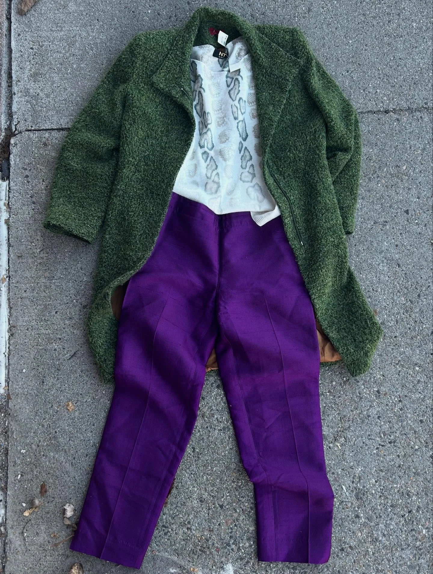 Jewel tones 💜💚

NT by Armani sweater - size M
Mikai jacket - size M
Talbots silk pants - size 4

RFS Hours ⭐️
Tues 10-1
Thur 4-6
Fri 1-5
Sat 10-1