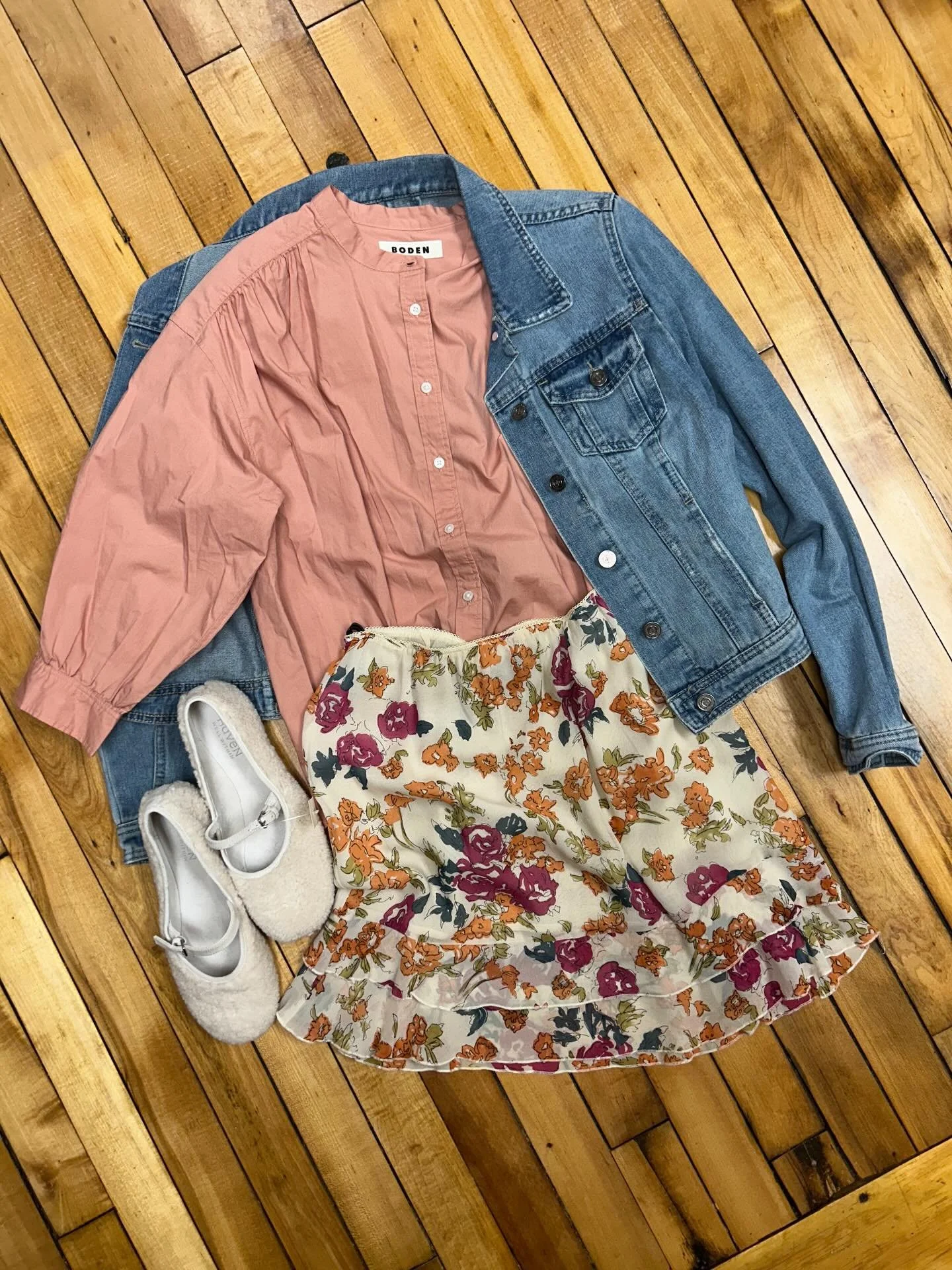 Spring has sprung 🌼

RFS Hours ⭐️
Tues 10-1
Thur 4-6
Fri 1-5
Sat 10-1