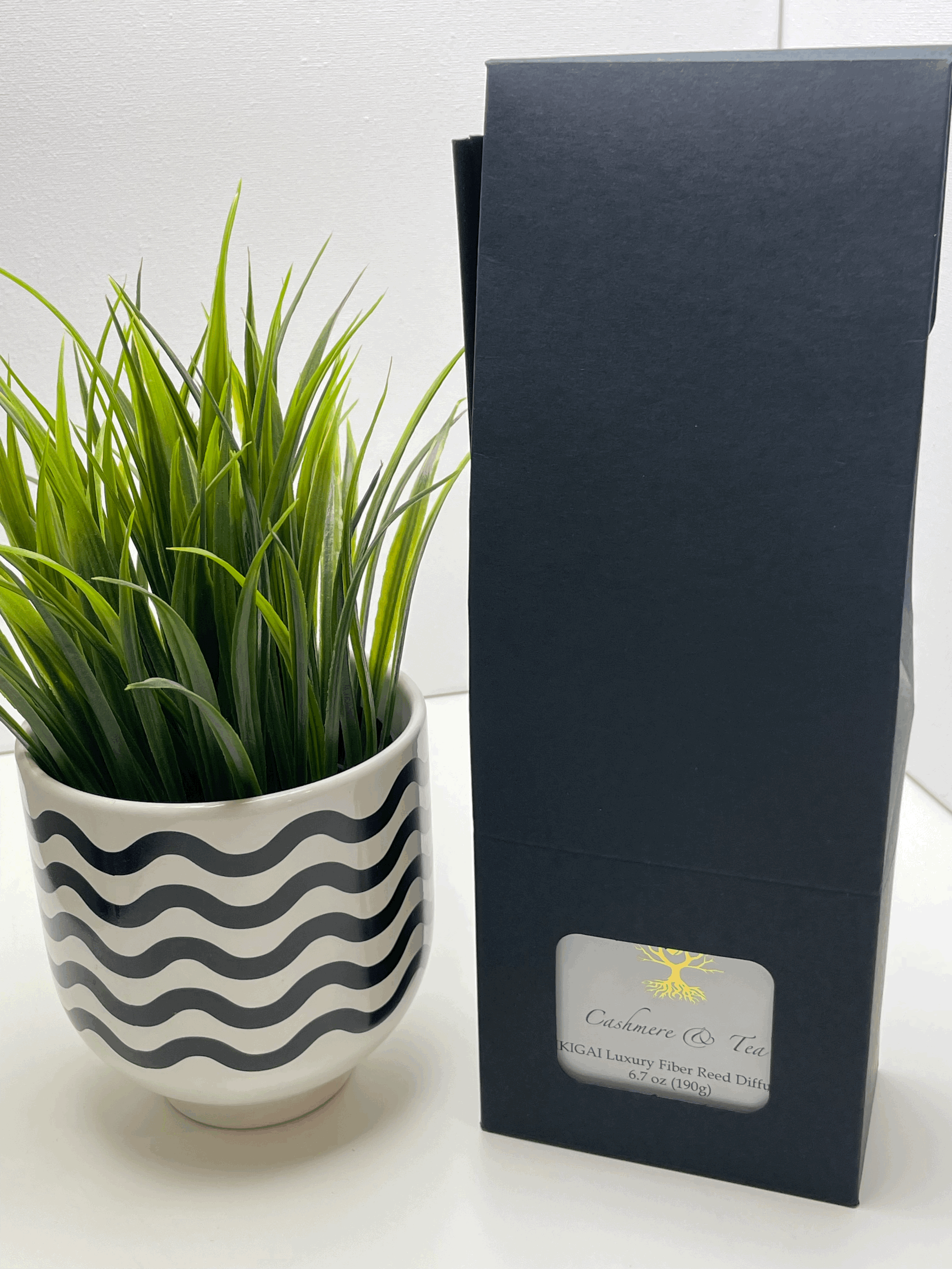Cashmere & Tea | Luxe Black Glass Reed Diffuser