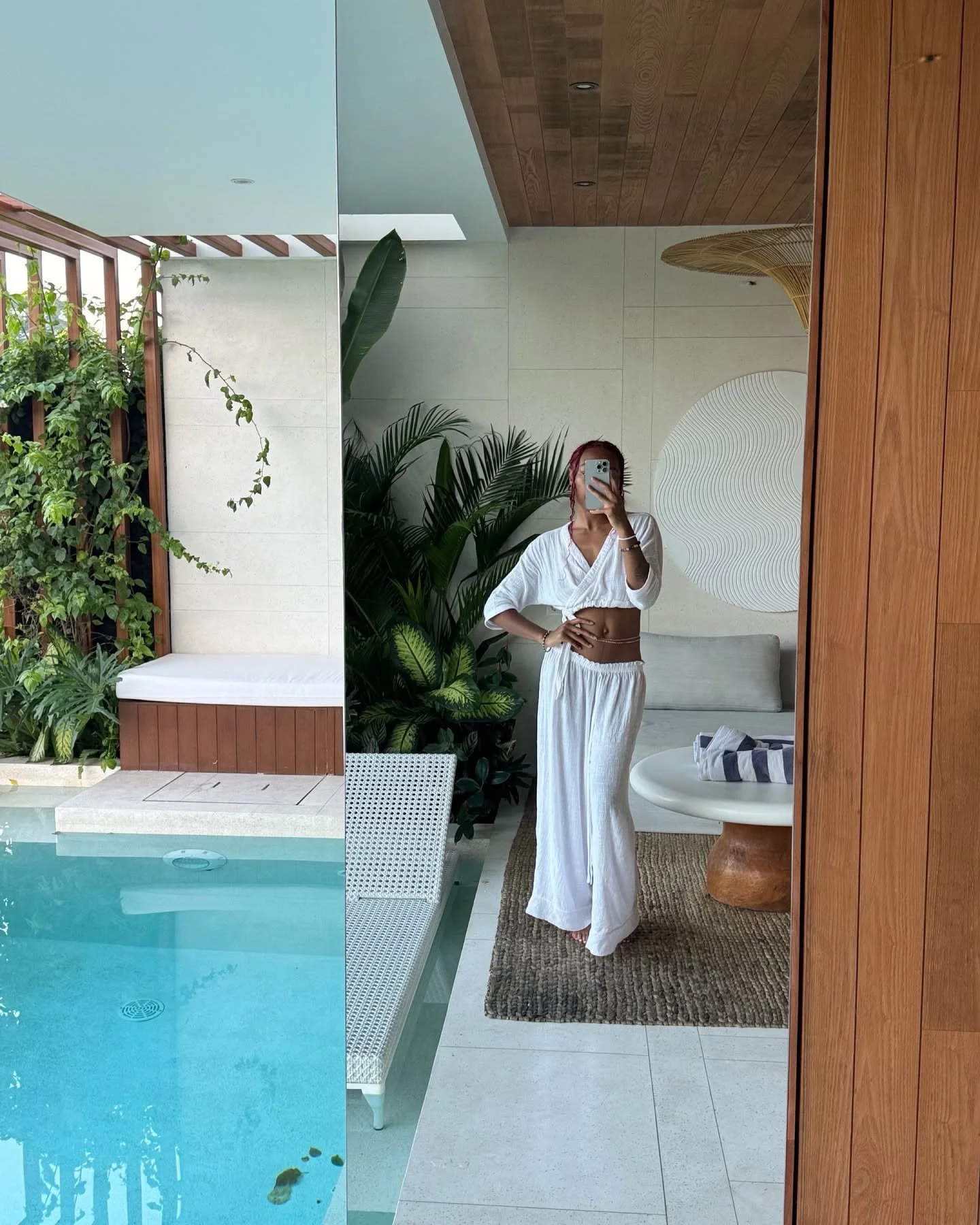 this morning i watched a church sermon. i grew up with a faithful, optimistic sagittarius mother. every morning, car rides consisted of Mary Mary albums. i knew Pray by Cece Winans and those Mary Mary albums by heart. i still do. i felt spirit in tho