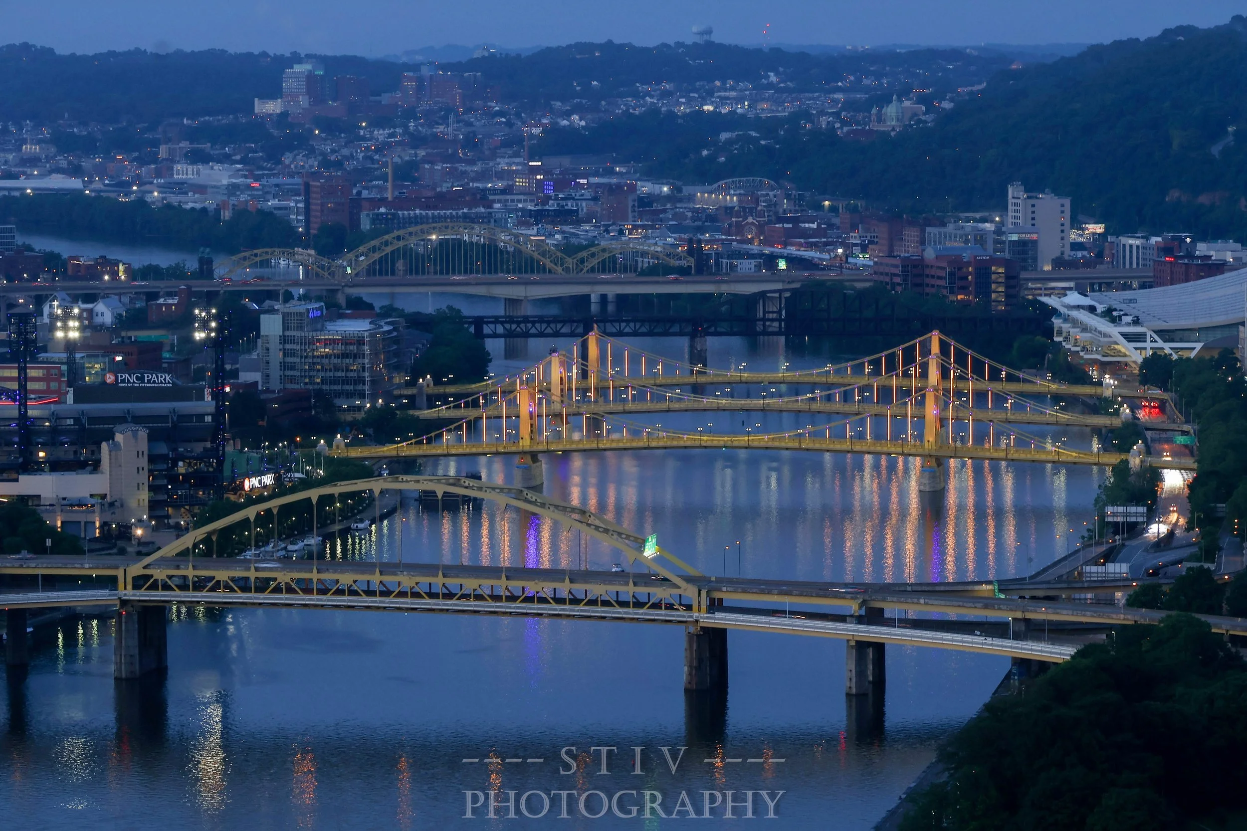 Pittsburgh Series - 9948 - Dusk over the Allegheny River.jpg
