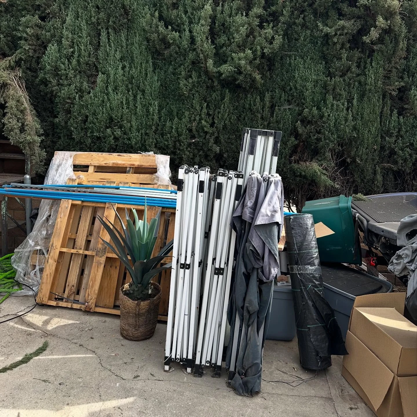 Getting some clients ready for the Holidays with a Backyard/Side Yard Clean Out and Haul Away
&ldquo;We Haul It, We Demolish It-We Make It Easy&rdquo;
Call For A Free Estimate (626)698-9835
