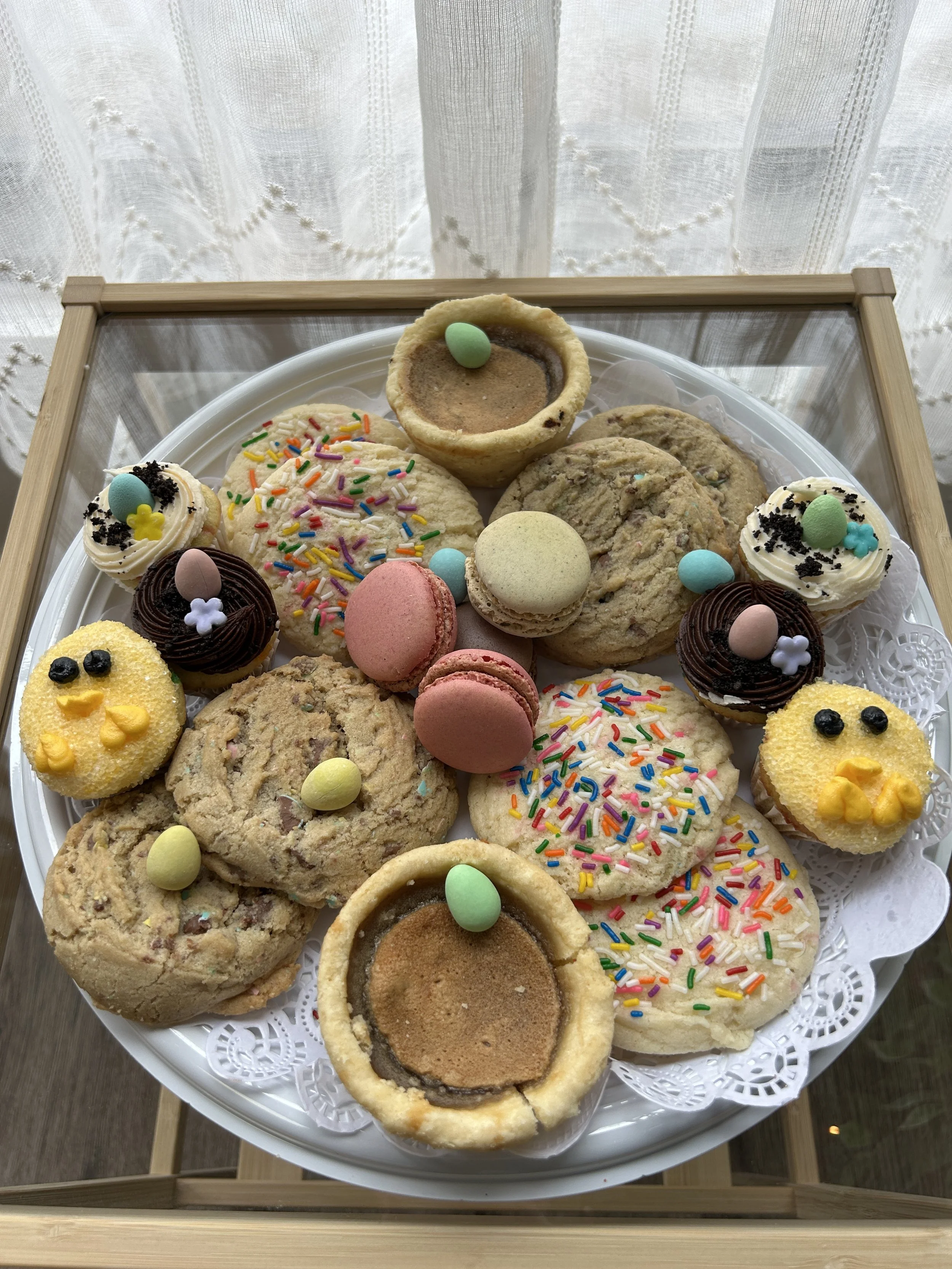 Easter Treat Tray: 20 Pieces
