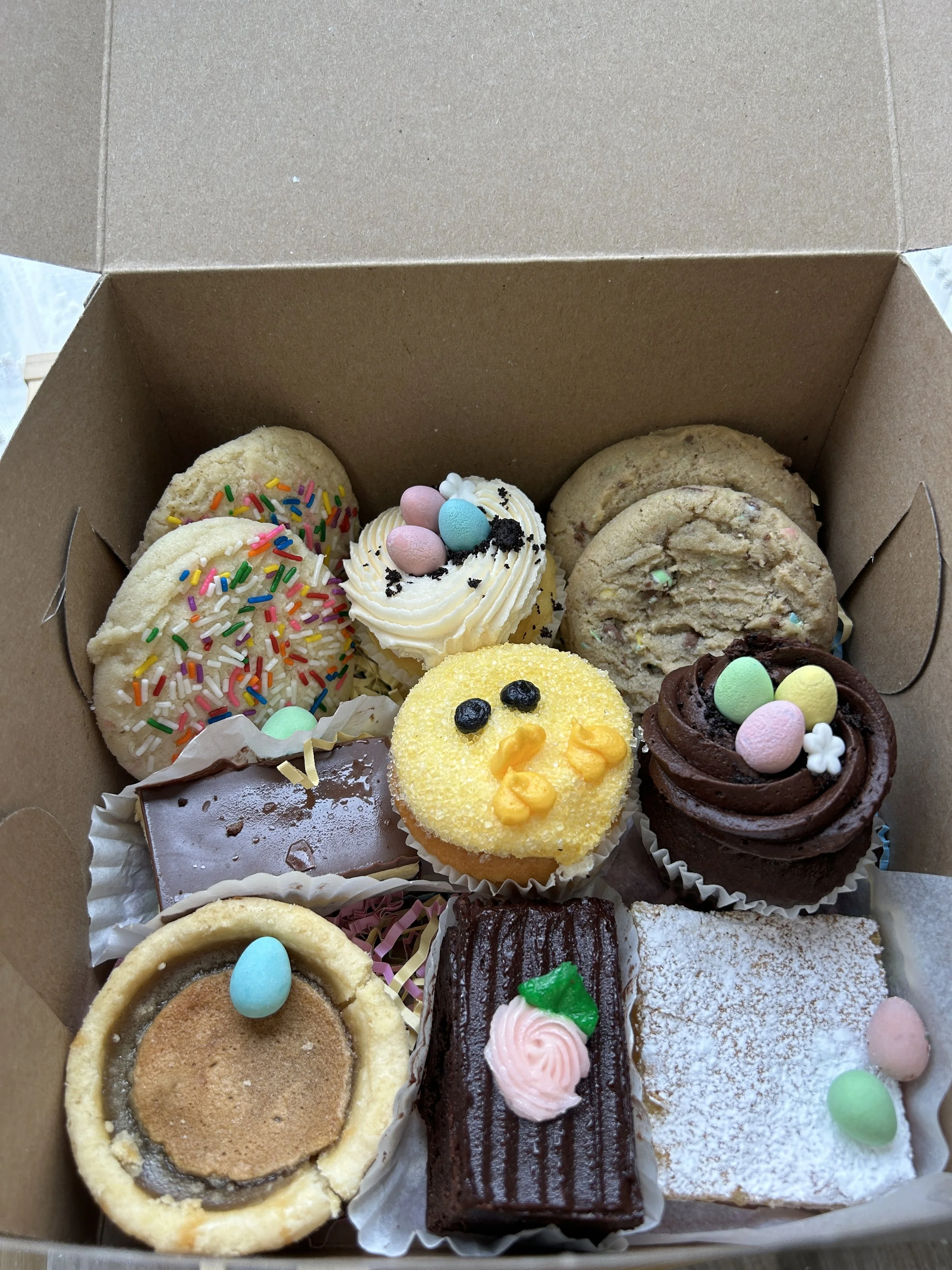 Easter Treat Box: 11 Pieces