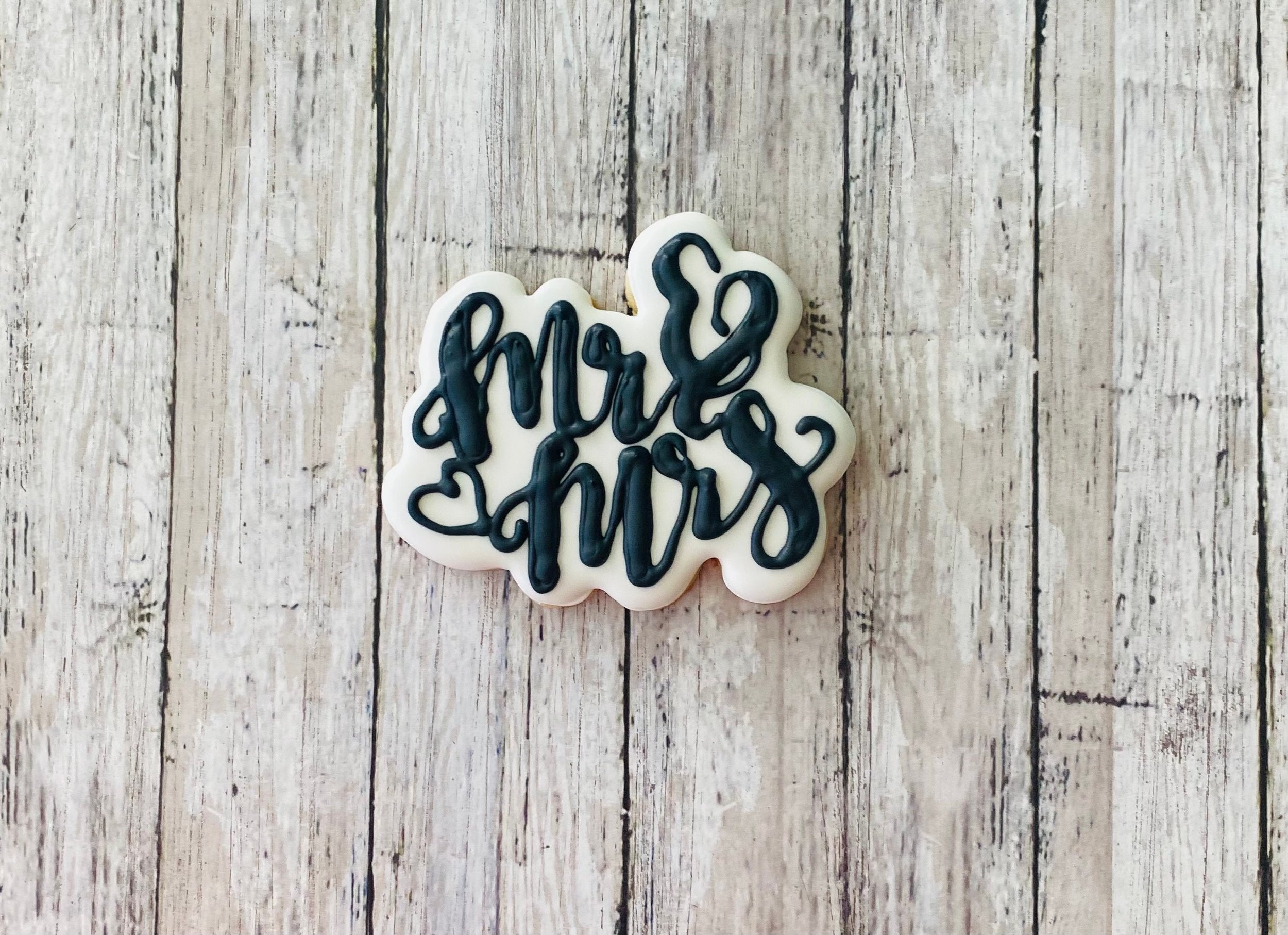 https://i.etsystatic.com/44501333/r/il/909d46/5315070065/il_fullxfull.5315070065_a2up.jpg