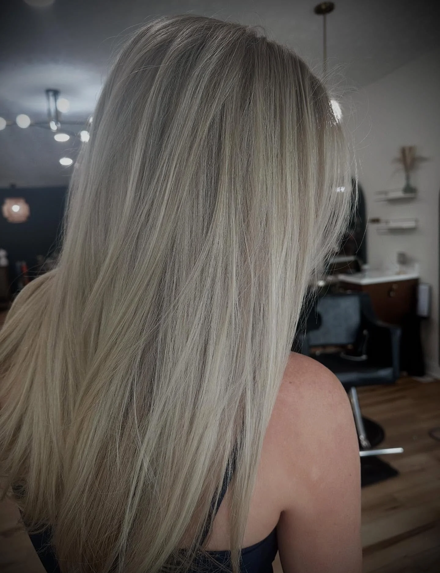 Isn&rsquo;t she lovely?! ✨ partial blonding! 
Hair artist : @by.sydni 
&bull;
&bull;
&bull;
&bull;
Fayetteville NC | 910 | blonding | highlights | hair salon