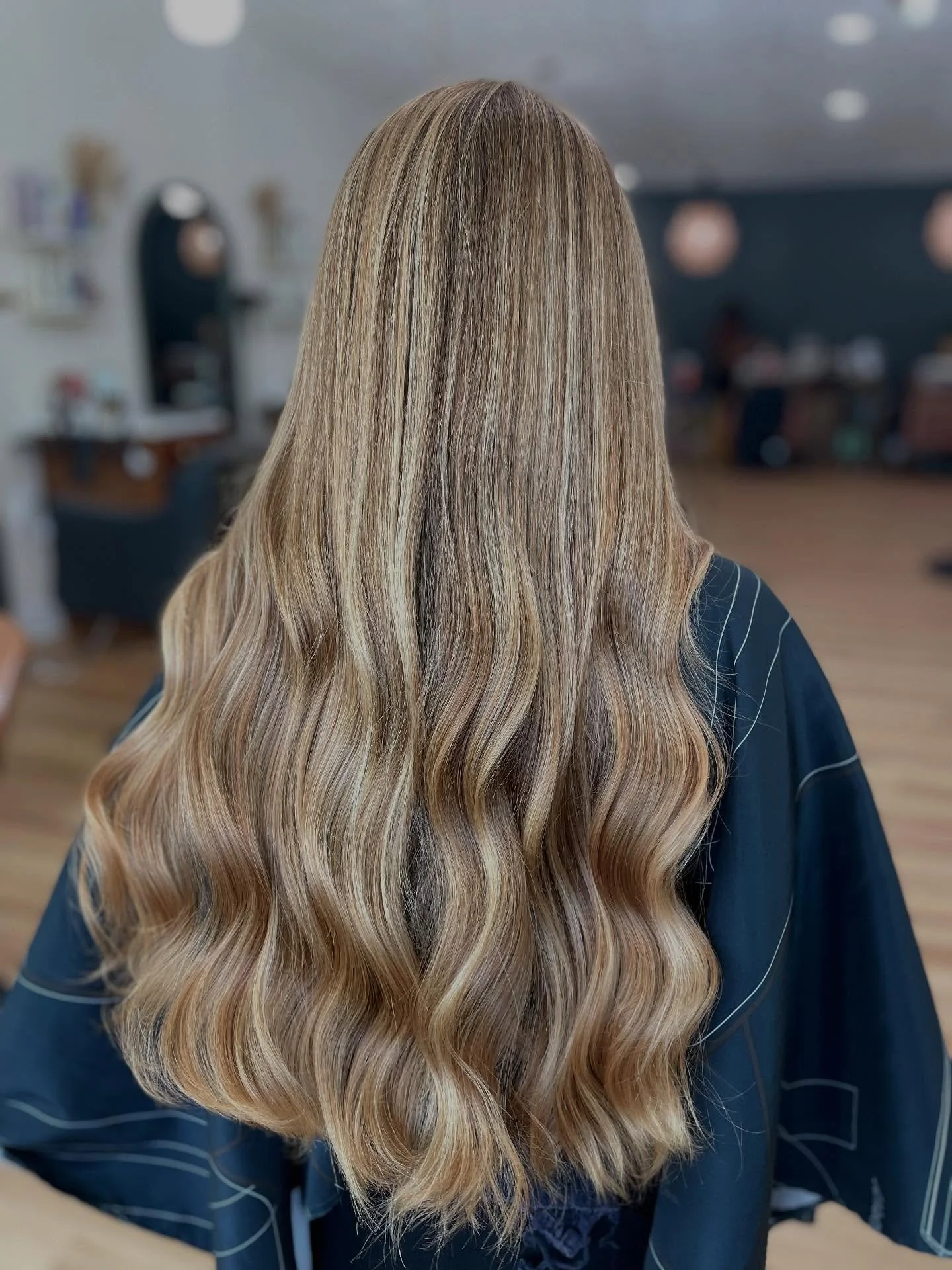 Can you believe this was just a mini partial foil ?! She&rsquo;s back to school ready! 
Hair artist : @hairbyalexsa 
&bull;
&bull;
&bull;
&bull;
Fayetteville NC | 910 | blonding | lived in blonde | hair salon | balayage