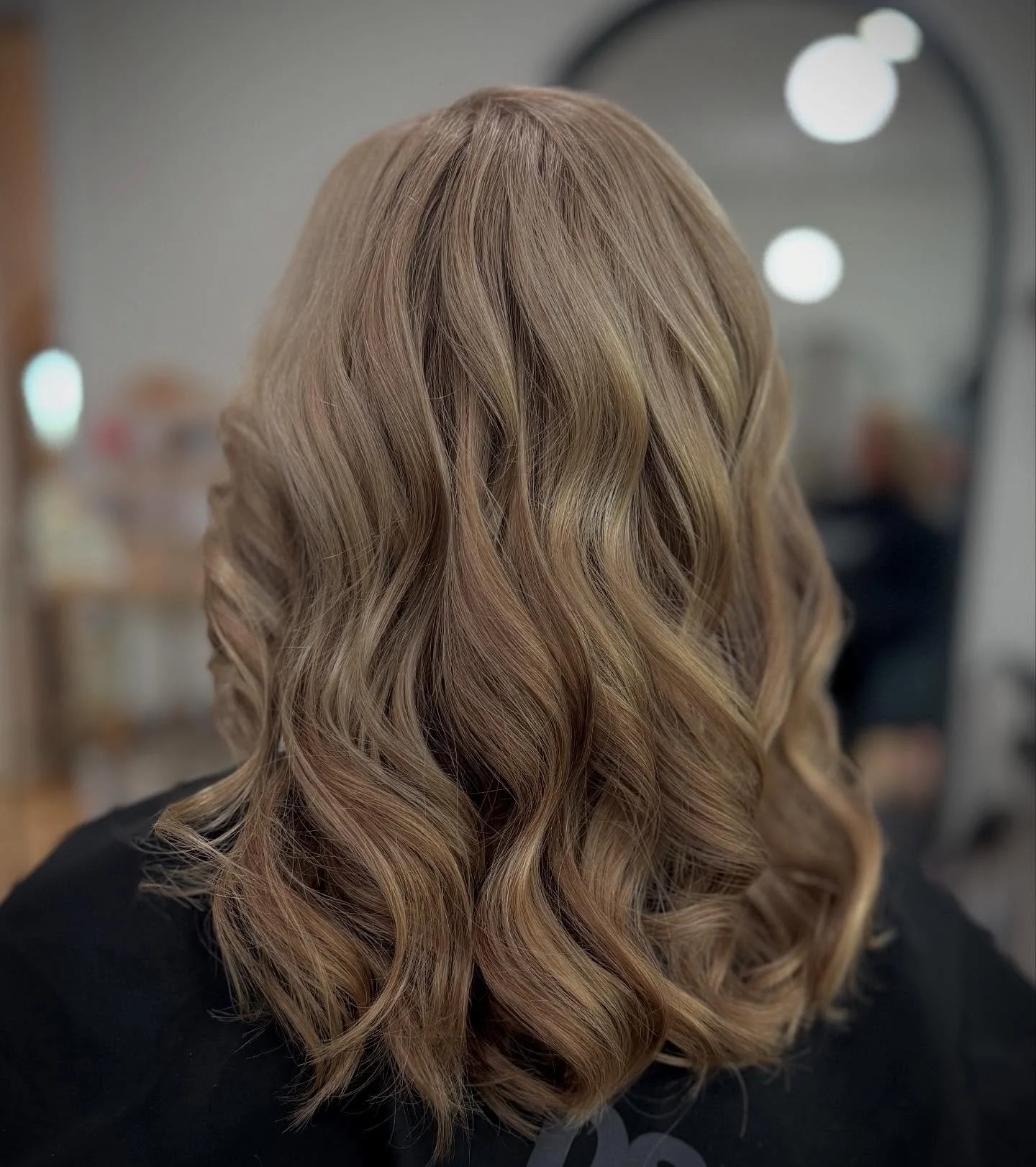 Sandy blondes are here for fall! 🐚 
Hair artist : @hairbycassidygoff 
&bull;
&bull;
&bull;
&bull;
&bull;
Fayetteville NC | 910 | blonding | lived in hair | hair salon