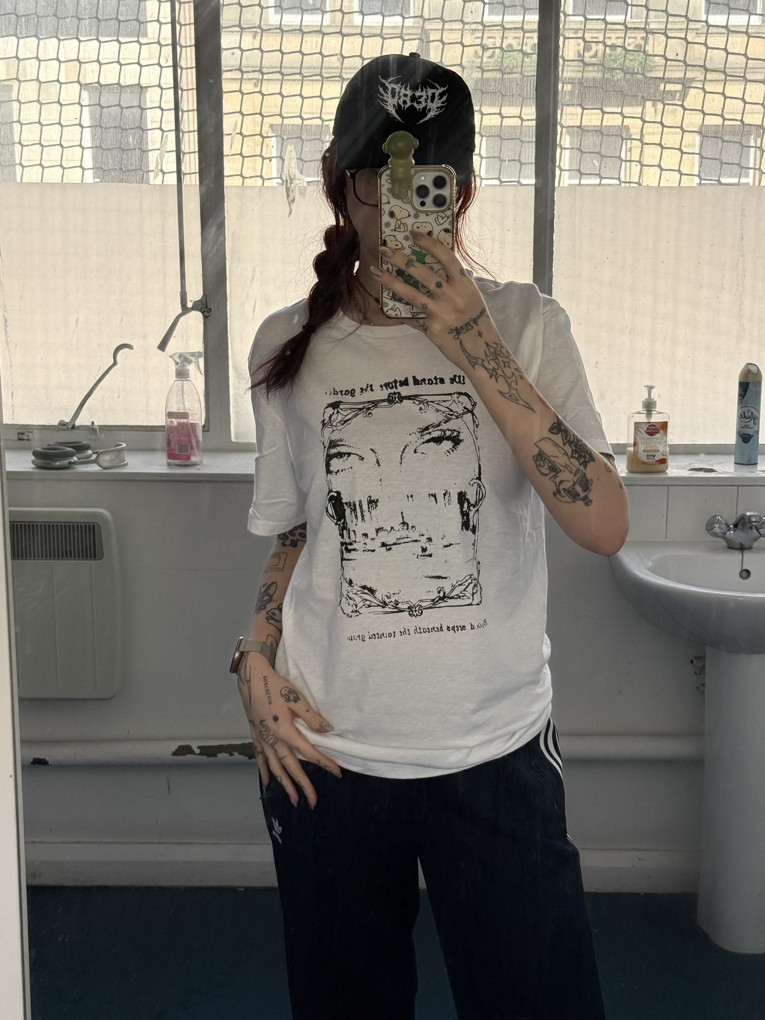 Grave girl tee 