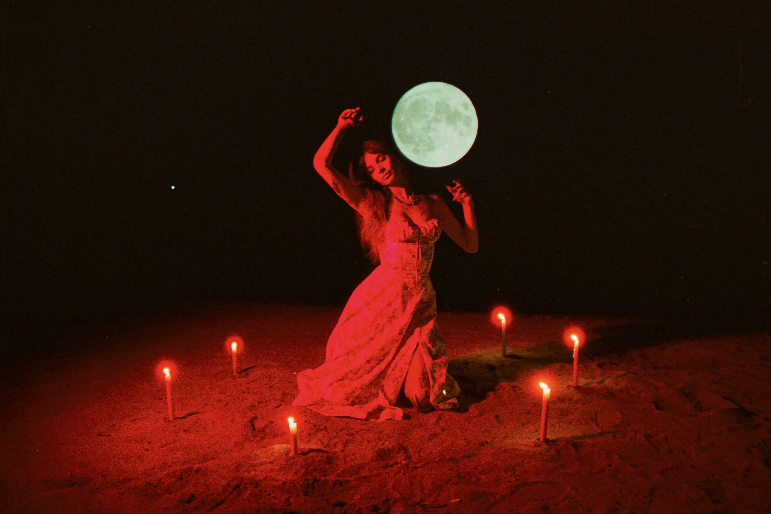 BLUEMOON-CINESTILL800T-JESSIE-18(1).jpeg