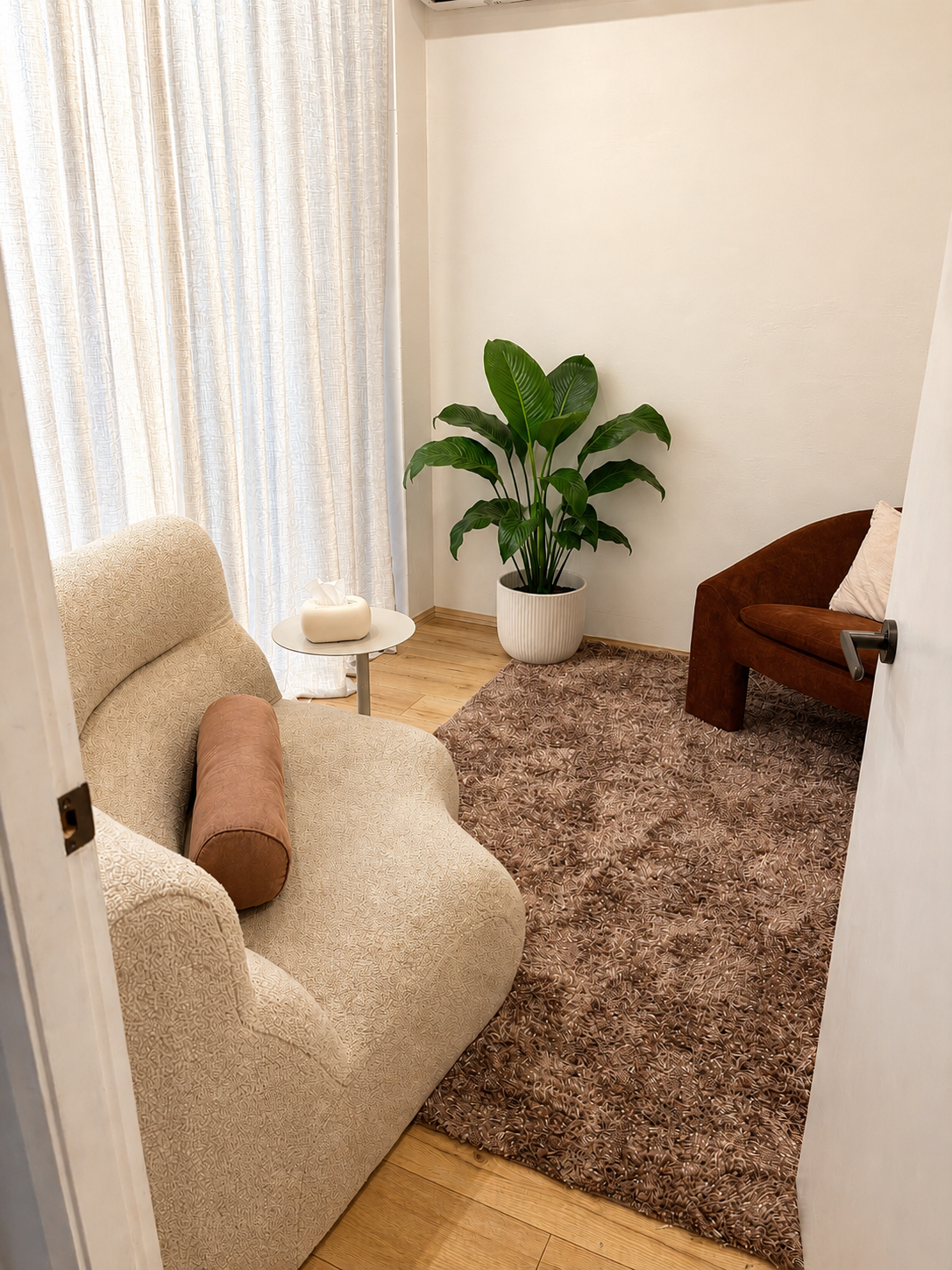 Psychologist providing therapy for anxiety, burnout, ADHD, and overwhelm in Sydney and online