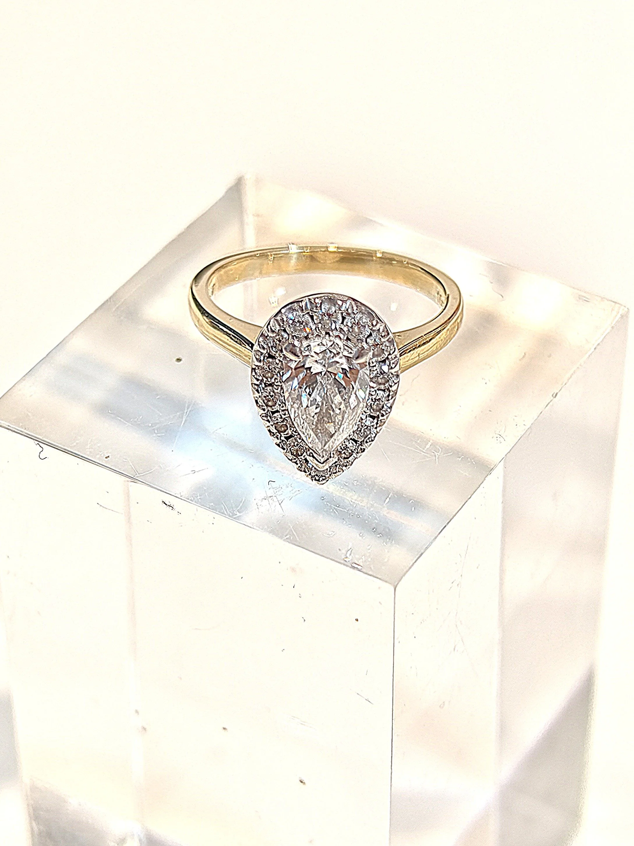 18ct Two Tone White Gold and Yellow Gold Diamonds Tear Drop Ring
