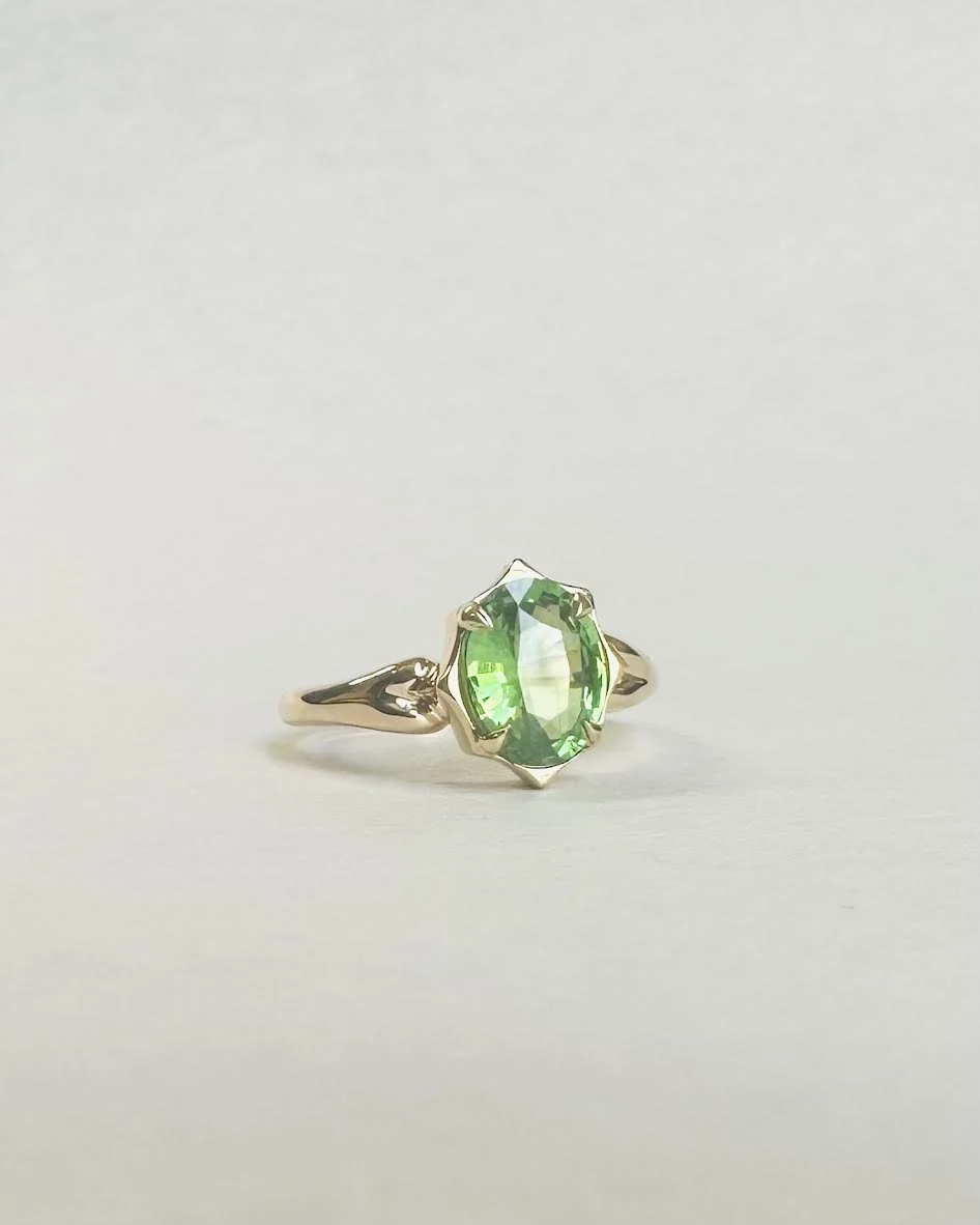 oval-green-gemstone-solitaire-ring-yellow-gold-studio-helen-minor6