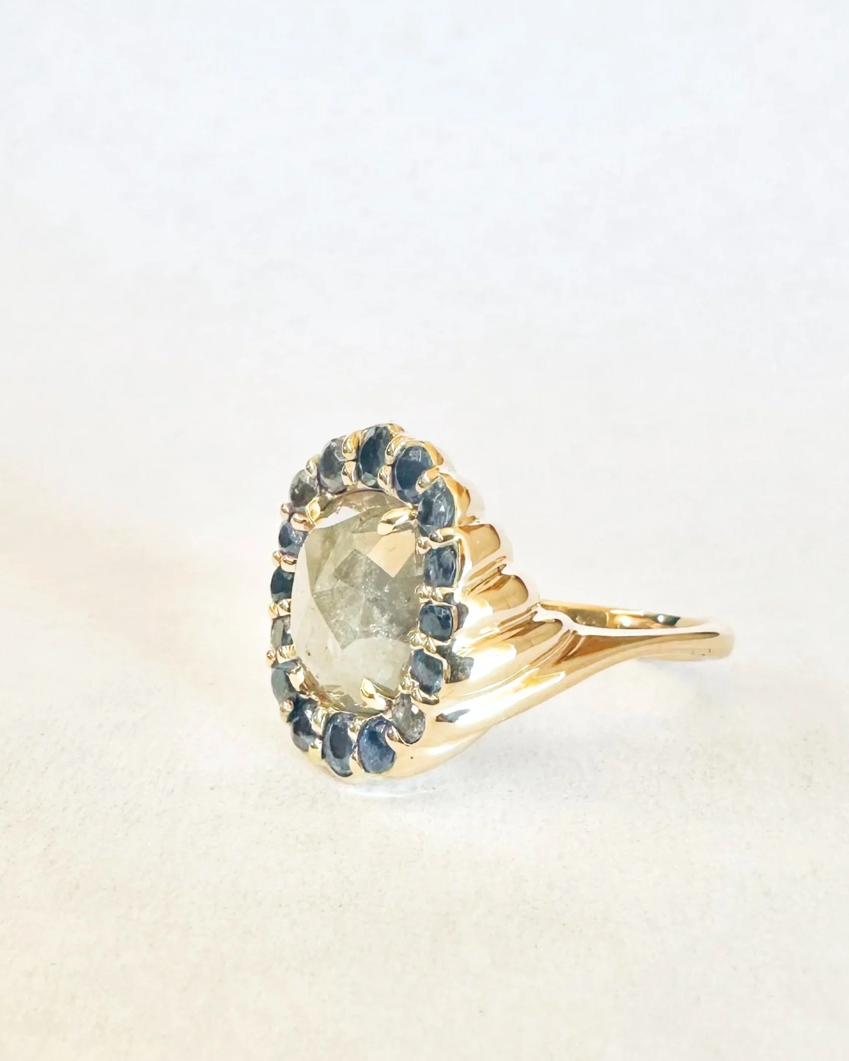 oval-diamond-sapphire-halo-ring-yellow-gold-front-helen-minor3