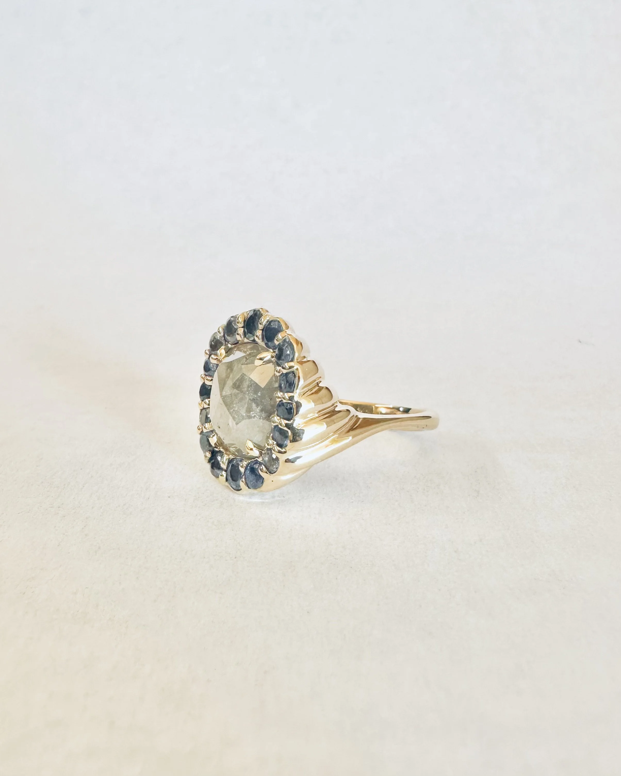 oval-diamond-sapphire-halo-ring-yellow-gold-profile-helen-minor4