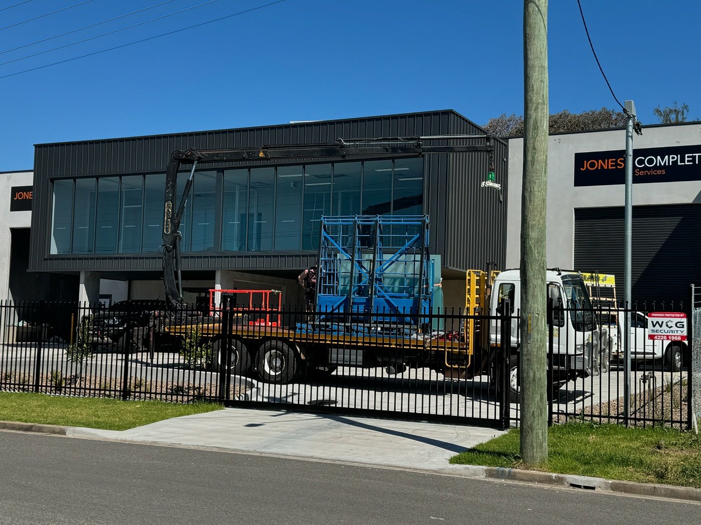 🚧 Project Complete! 🚧

We&rsquo;re excited to share the successful completion of one of our recent projects, where we utilized our glass crane! 💪 This amazing tool helped us install glass panels with precision and ease, allowing us to achieve a fl