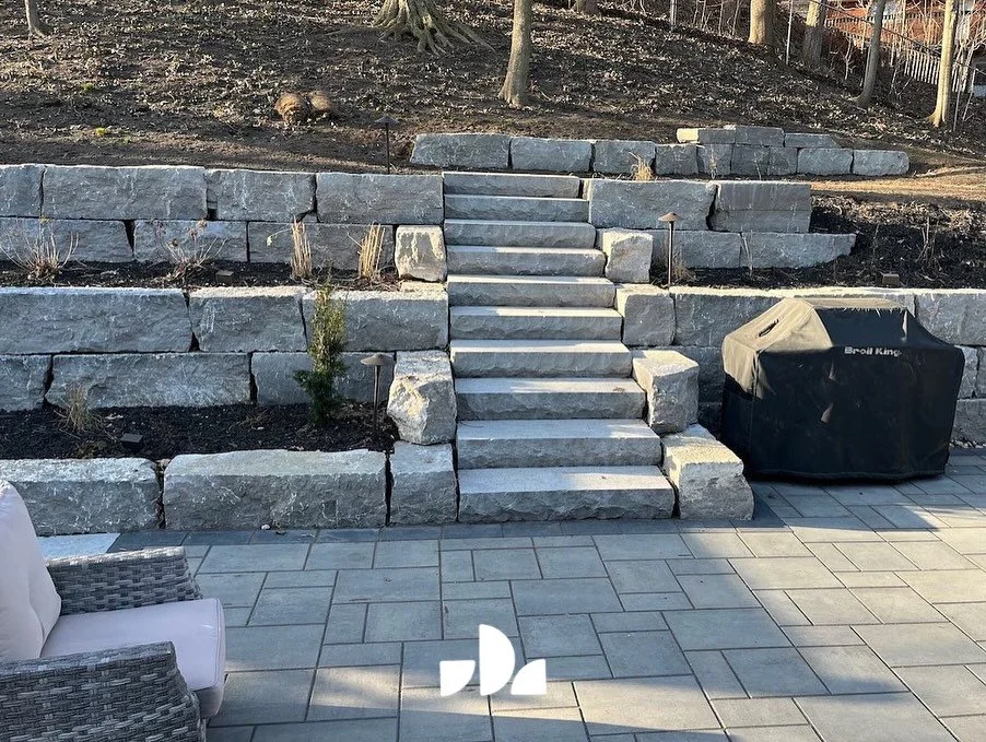 Hudson / Premium / Guillotined / Armour Stone 
13-14&rdquo; H x 13-14&rdquo; D x 3-4&rsquo; L