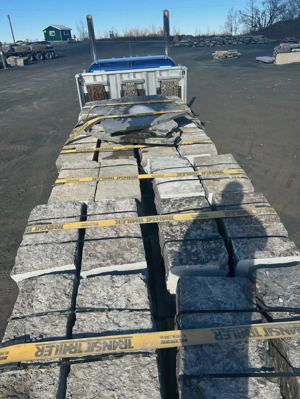 Guillotined sides / Sawn / Natural top / Angular ends
&mdash;
for Multi Tiered Curved Wall