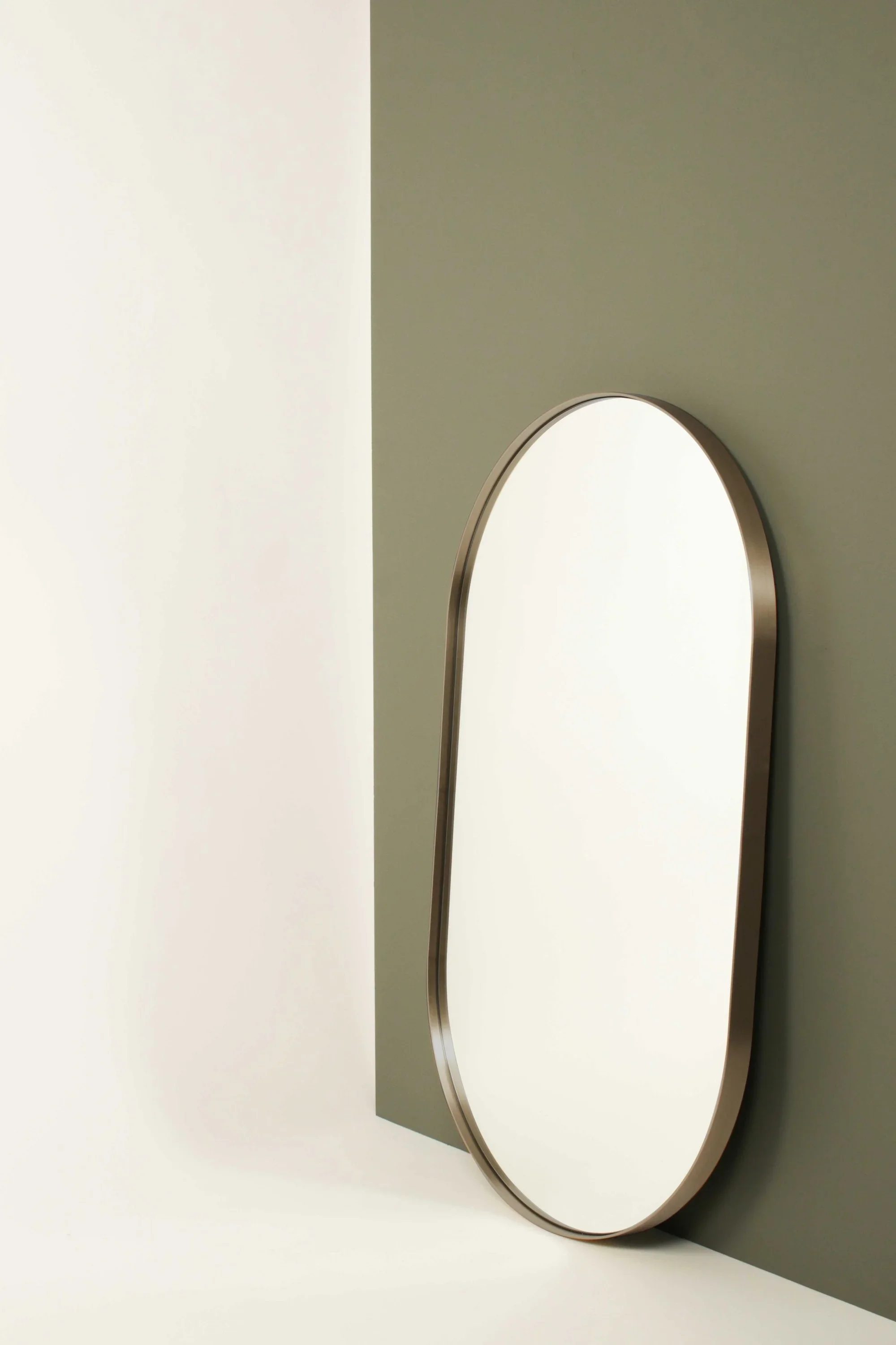 Loop_Mirror_Aged.webp